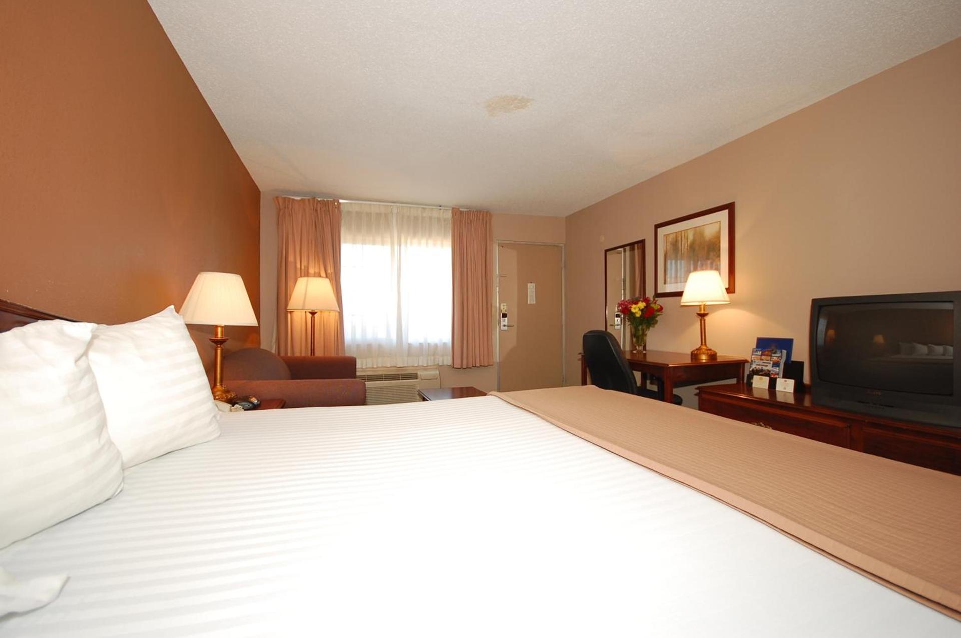 Magnuson Hotel Red Baron photo 6