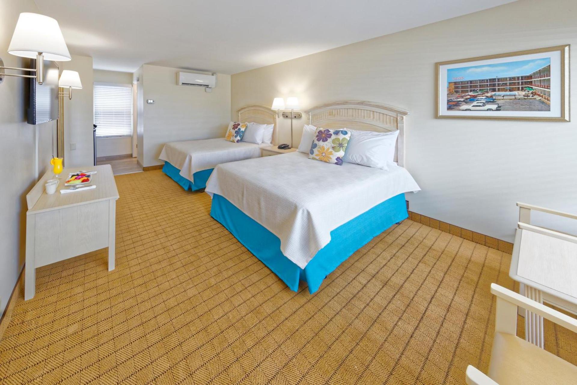 Dunes Court photo 3