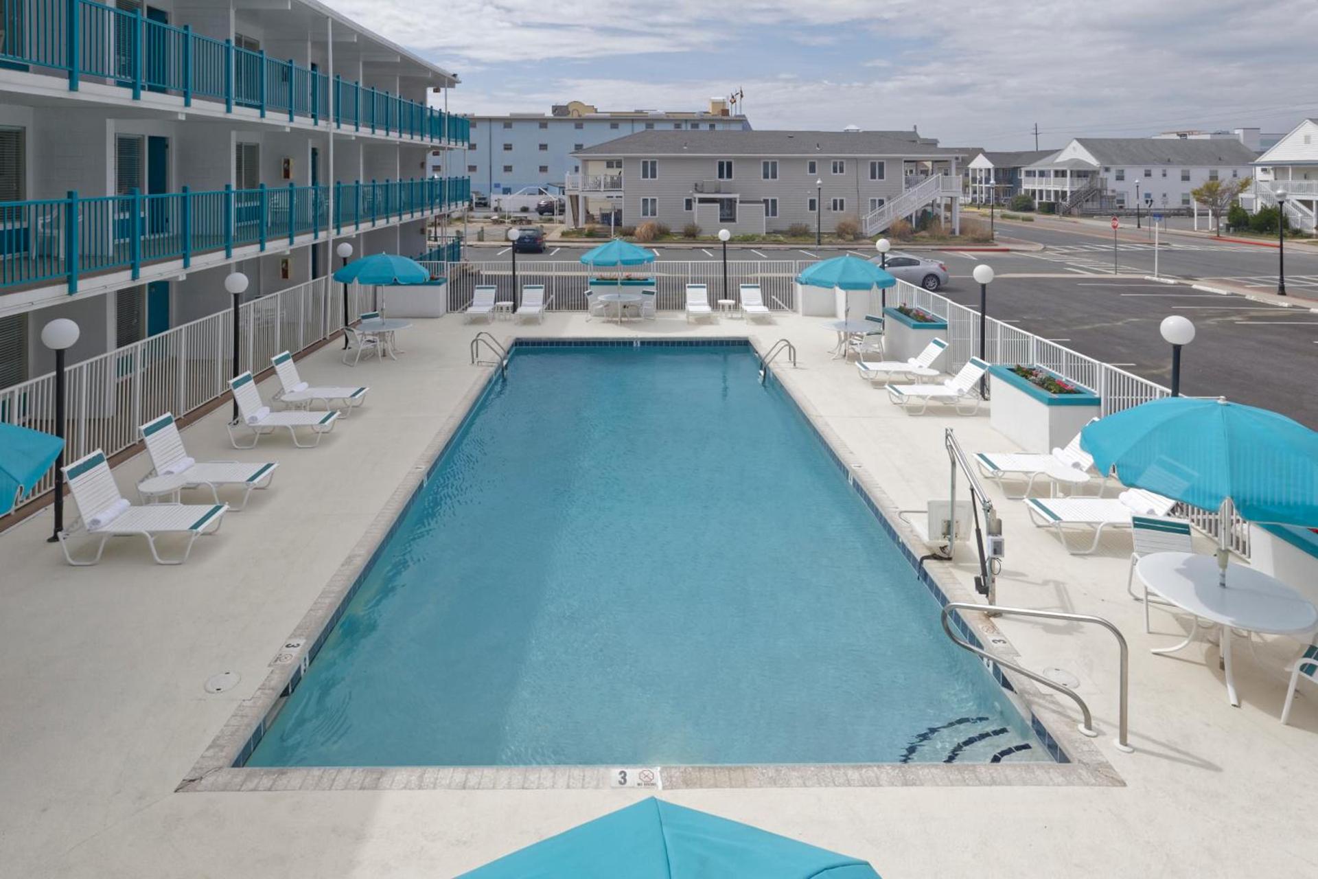 Dunes Court photo 14