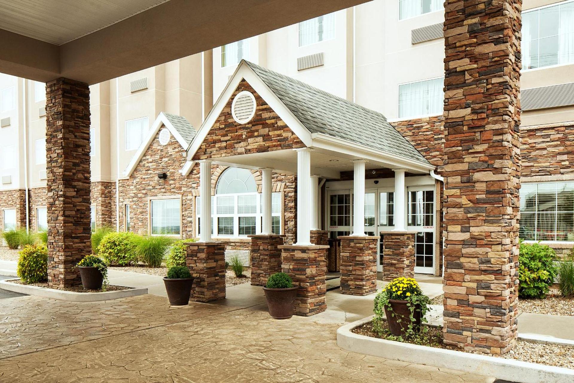 Microtel Inn & Suites by Wyndham Wheeling at The Highlands photo 7