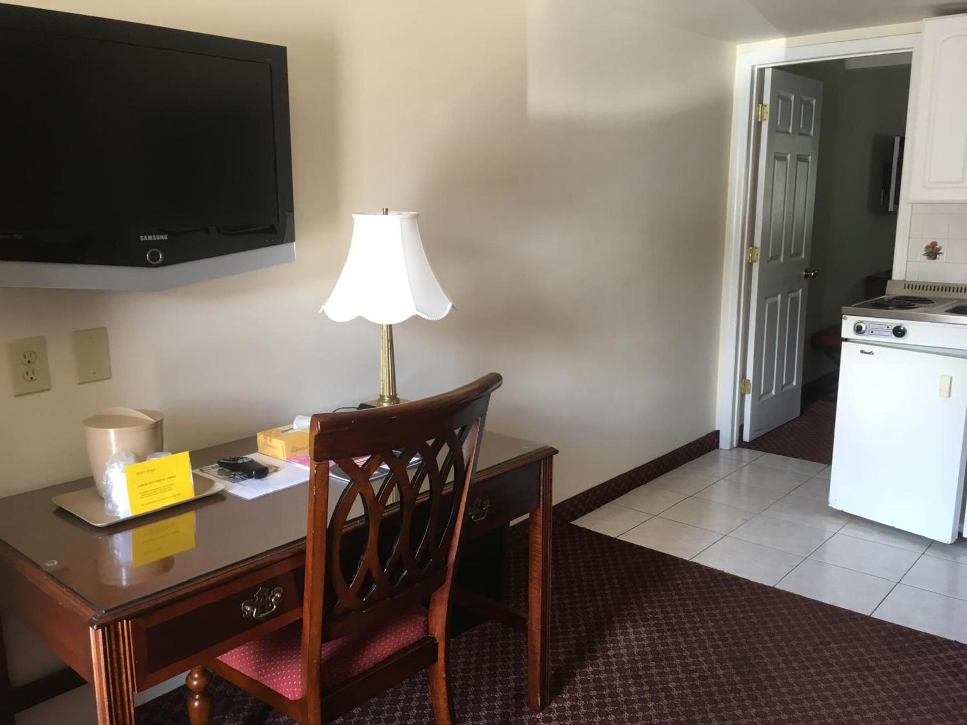Whitman Motor Lodge photo 16