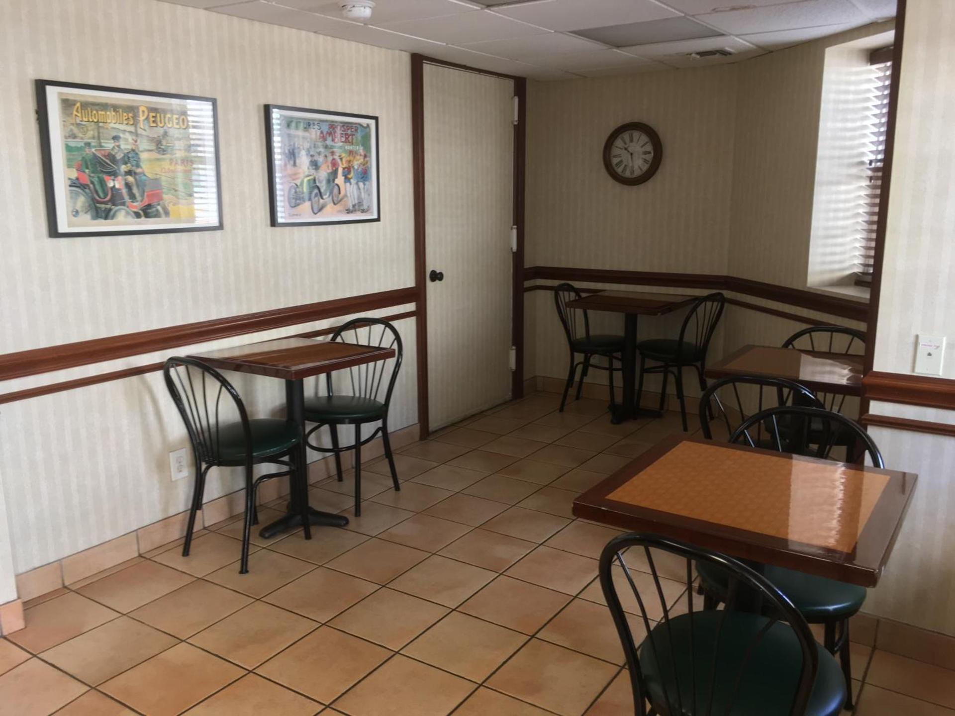 Whitman Motor Lodge photo 20