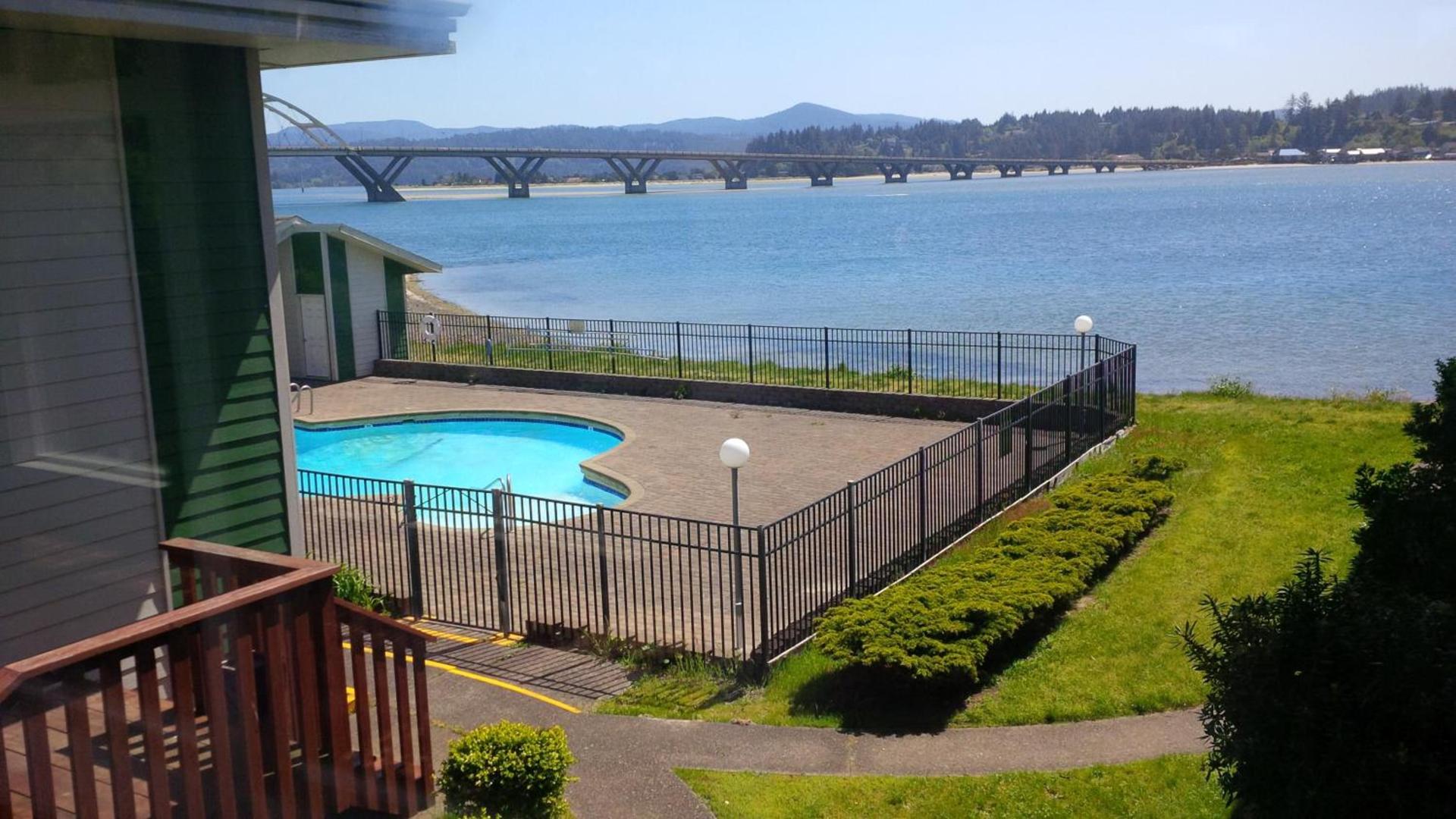 Waldport Bayfront Hotel & Restaurant photo 8