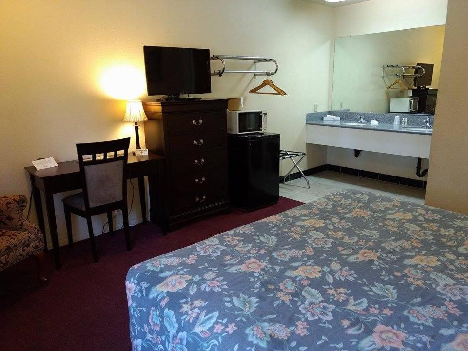 Travelers Motel photo 14