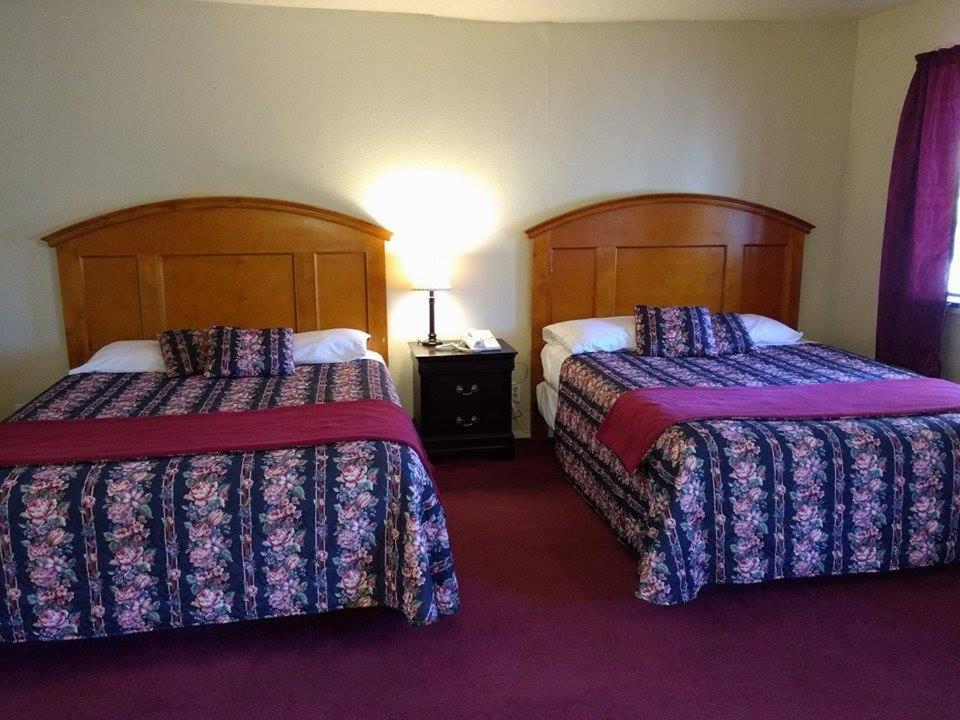 Travelers Motel photo 8