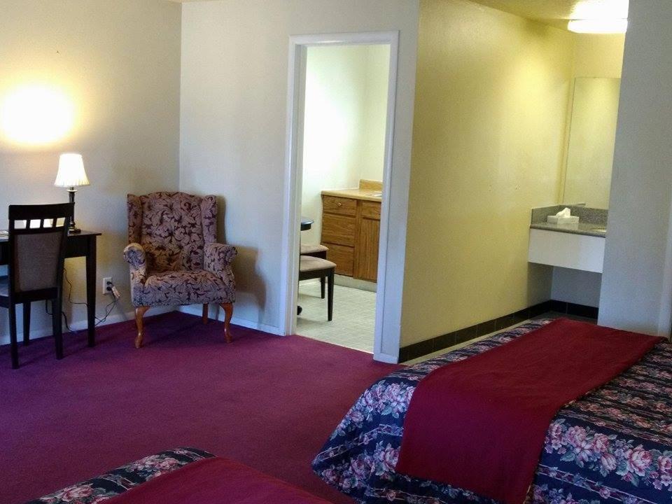 Travelers Motel photo 16