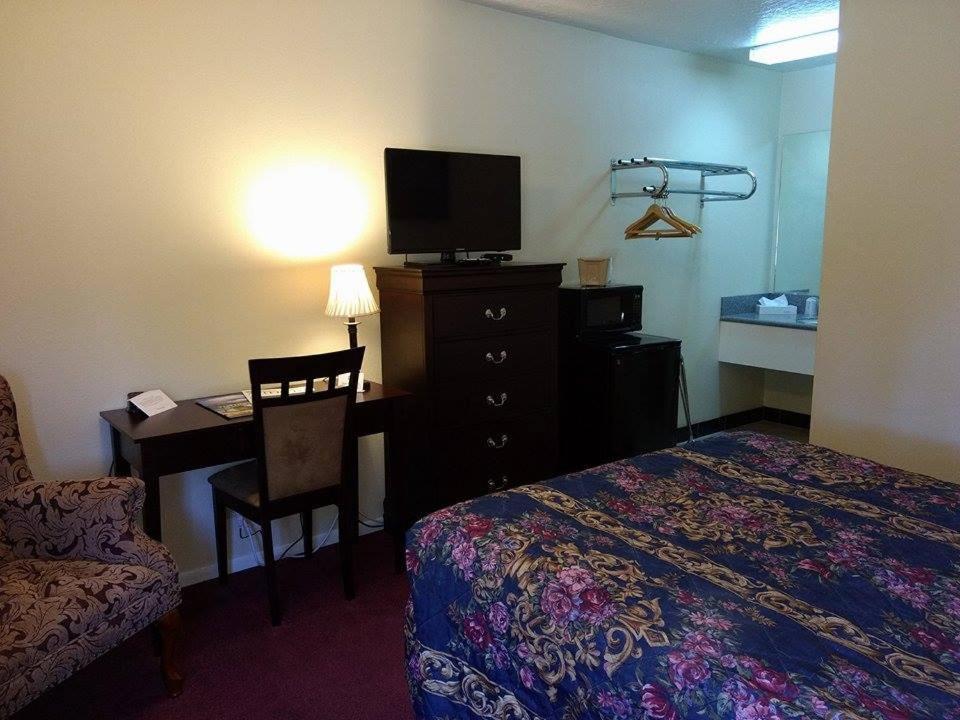 Travelers Motel photo 3