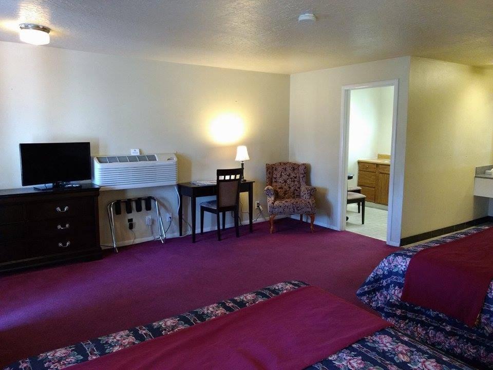 Travelers Motel photo 18