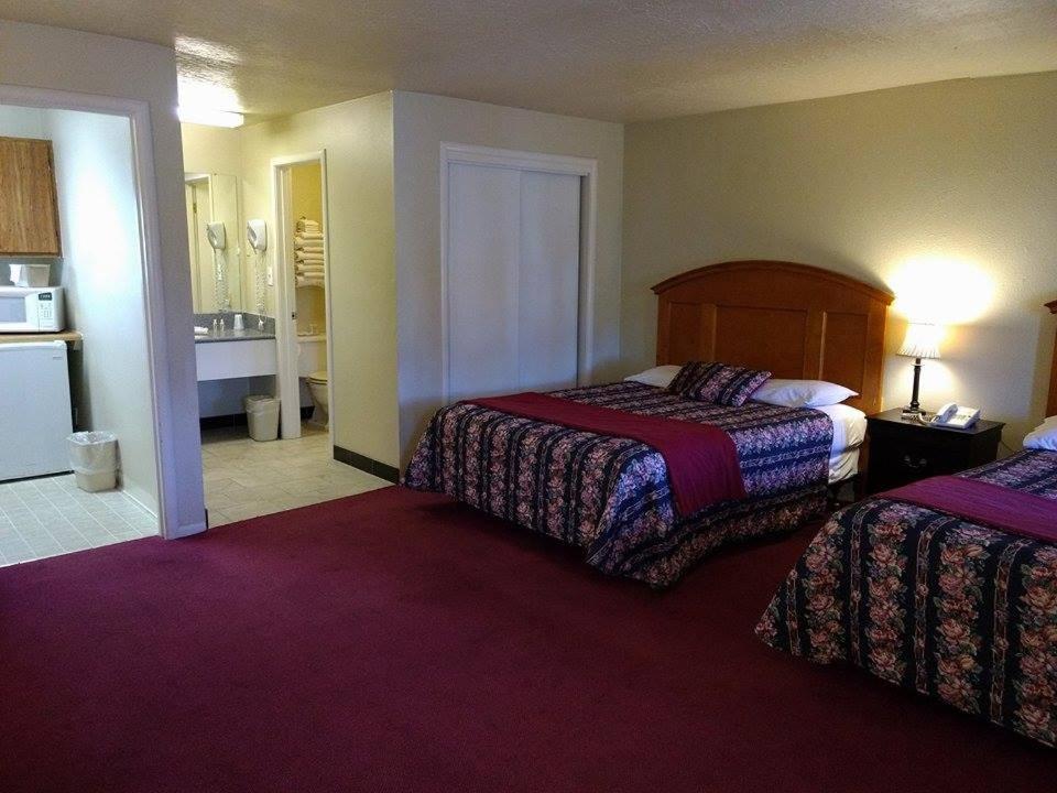 Travelers Motel photo 19