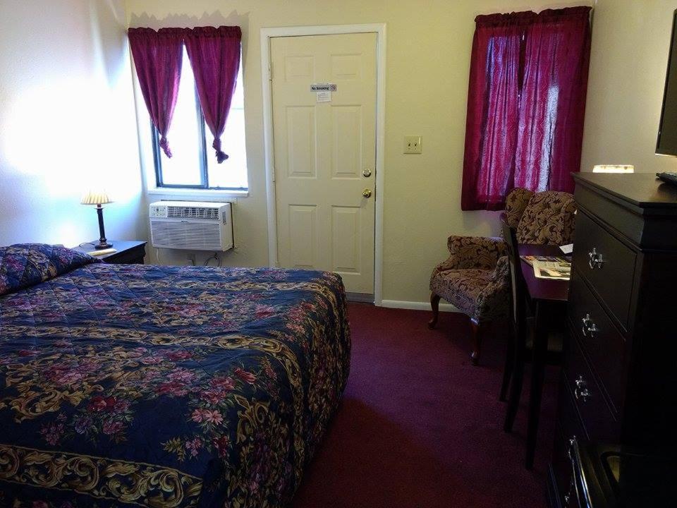 Travelers Motel photo 20