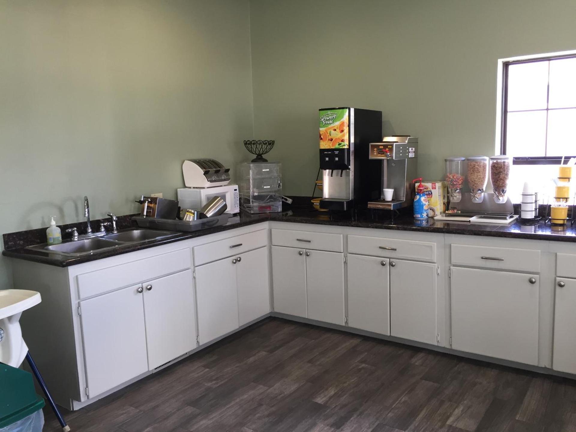 Americas Best Value Inn-Norman photo 16