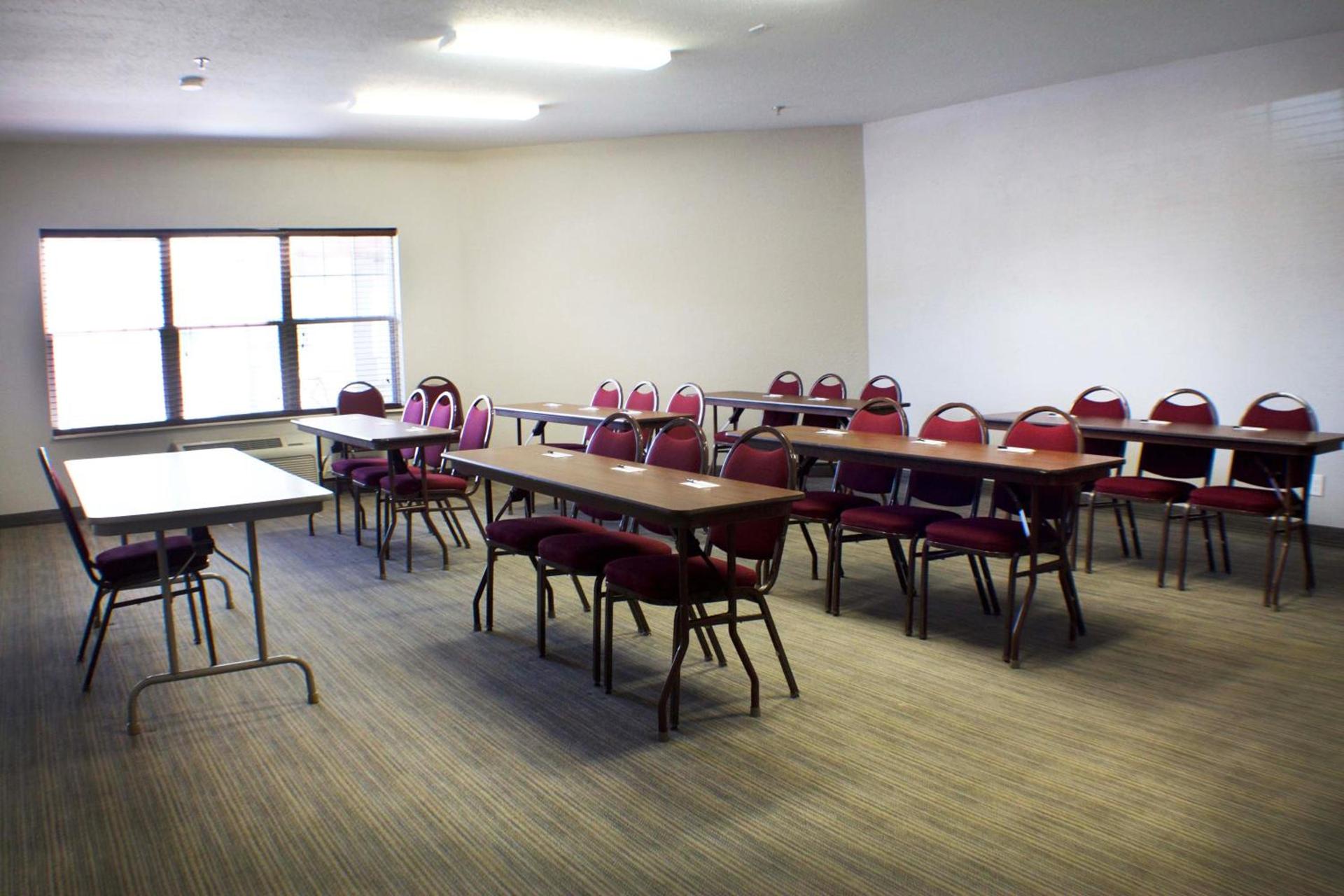 Country Inn & Suites by Radisson, Appleton Airport - Fox River Mall Area photo 45