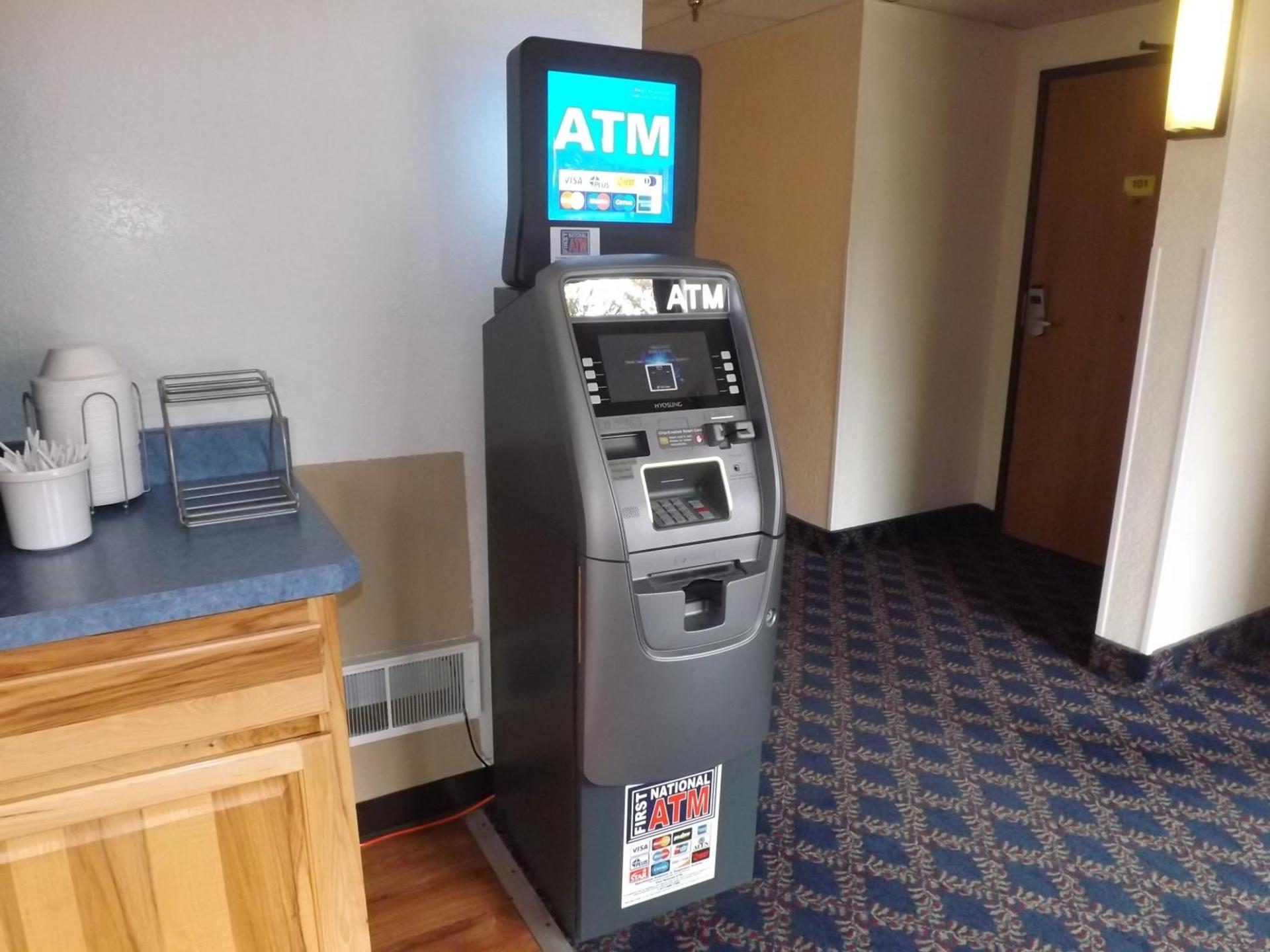Super 8 by Wyndham Sidney NY photo 5