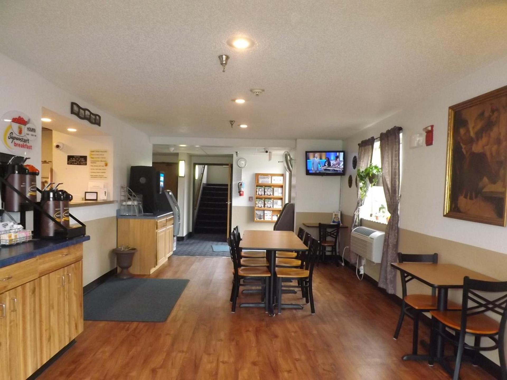 Super 8 by Wyndham Sidney NY photo 9