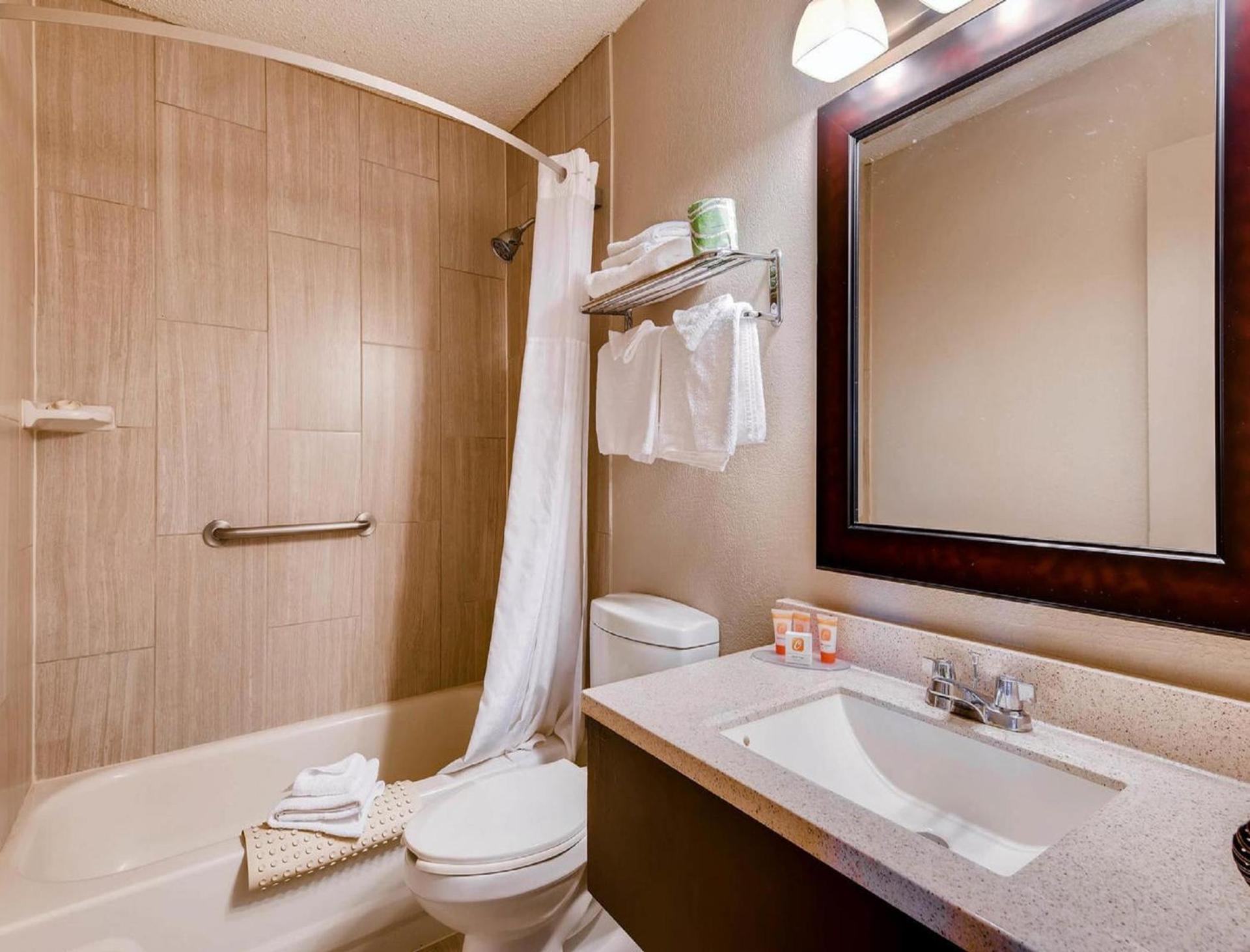 Orangewood Inn and Suites Midtown photo 40