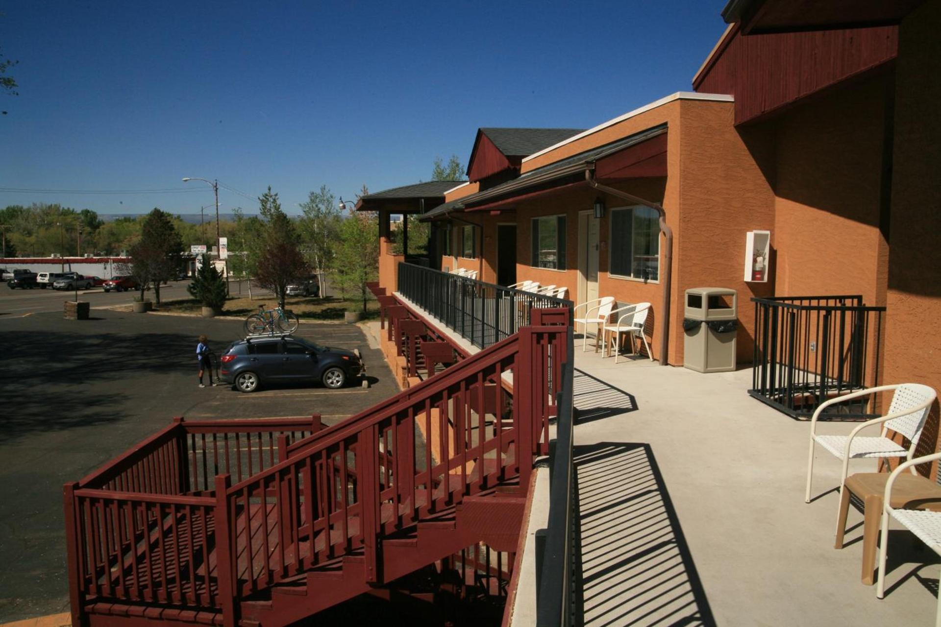 Econo Lodge Inn & Suites Montrose - Black Canyon Area photo 3