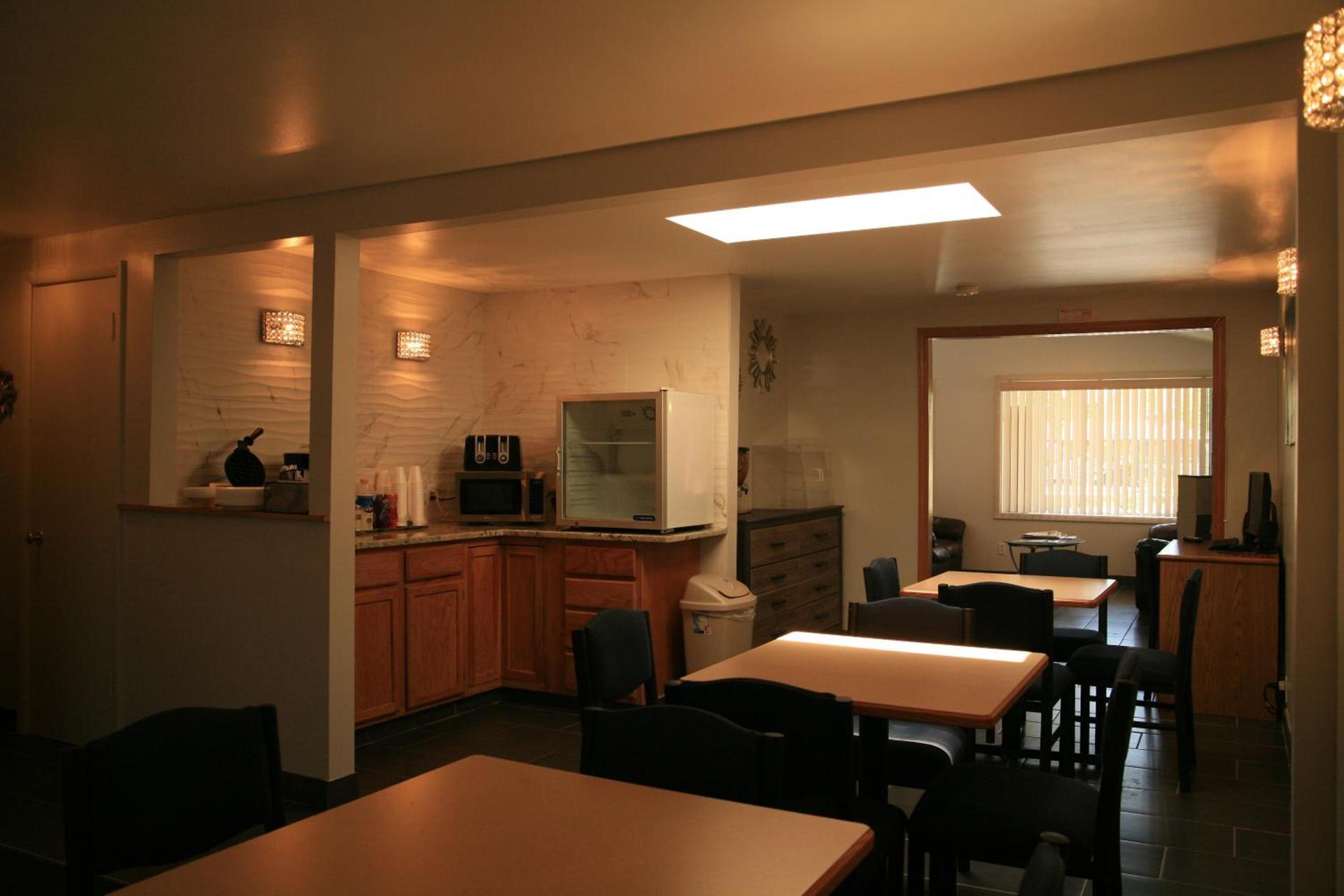 Econo Lodge Inn & Suites Montrose - Black Canyon Area photo 18