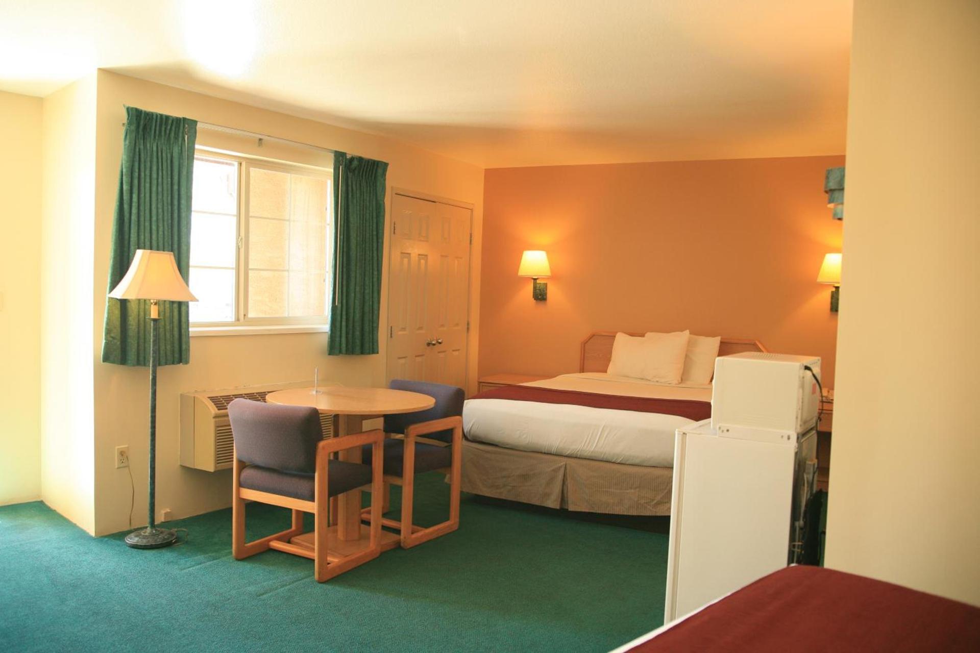 Econo Lodge Inn & Suites Montrose - Black Canyon Area photo 16