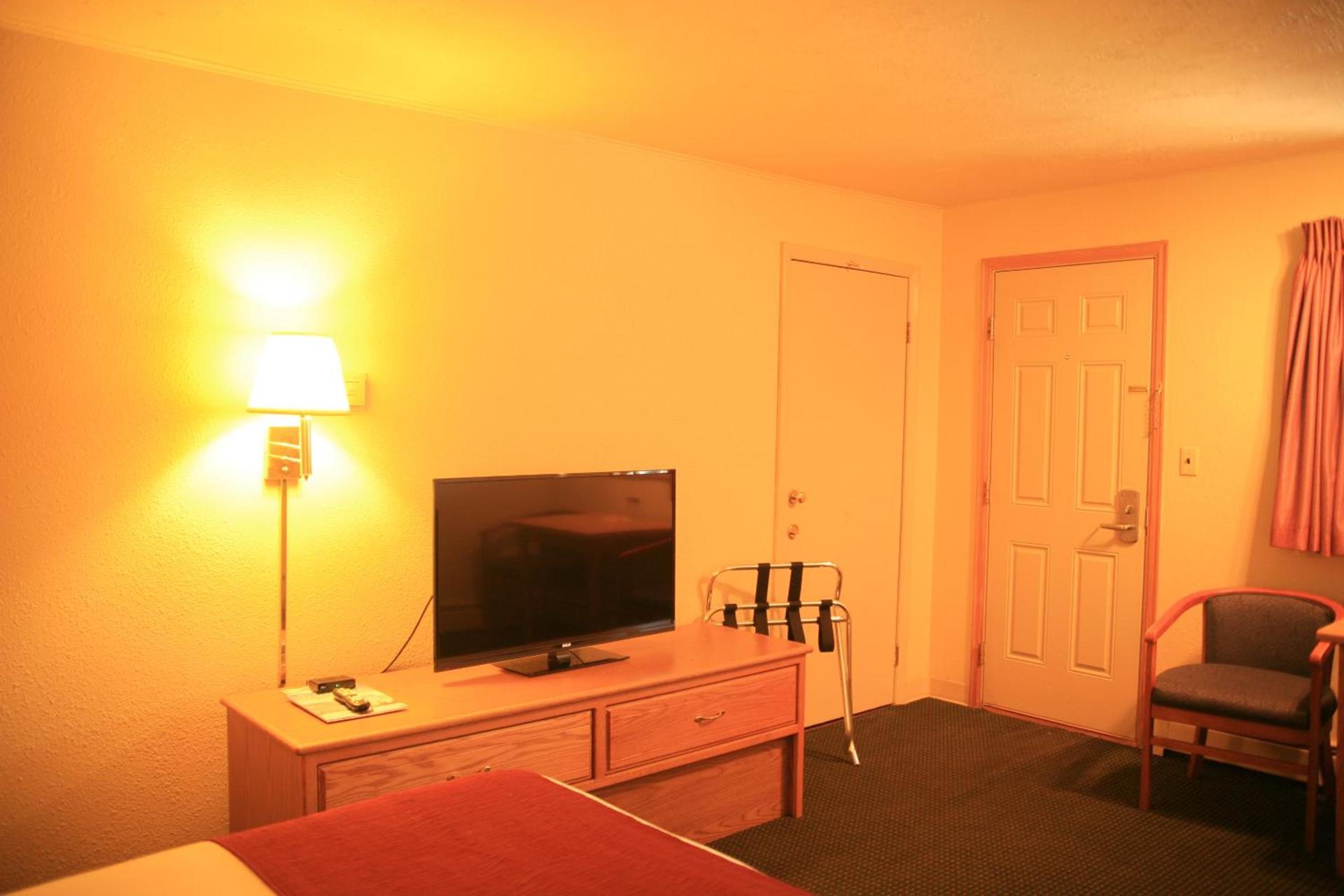 Econo Lodge Inn & Suites Montrose - Black Canyon Area photo 13
