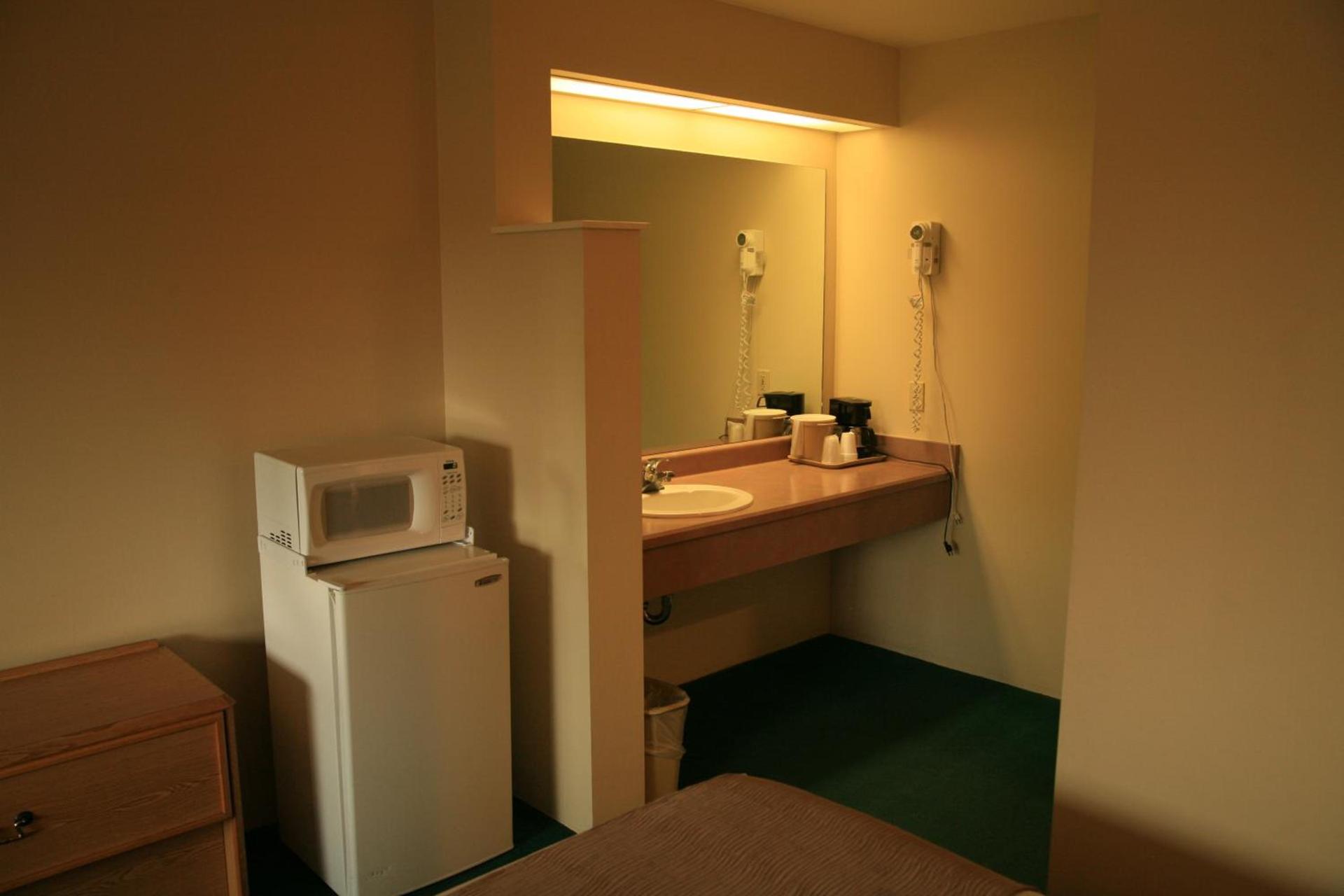Econo Lodge Inn & Suites Montrose - Black Canyon Area photo 4