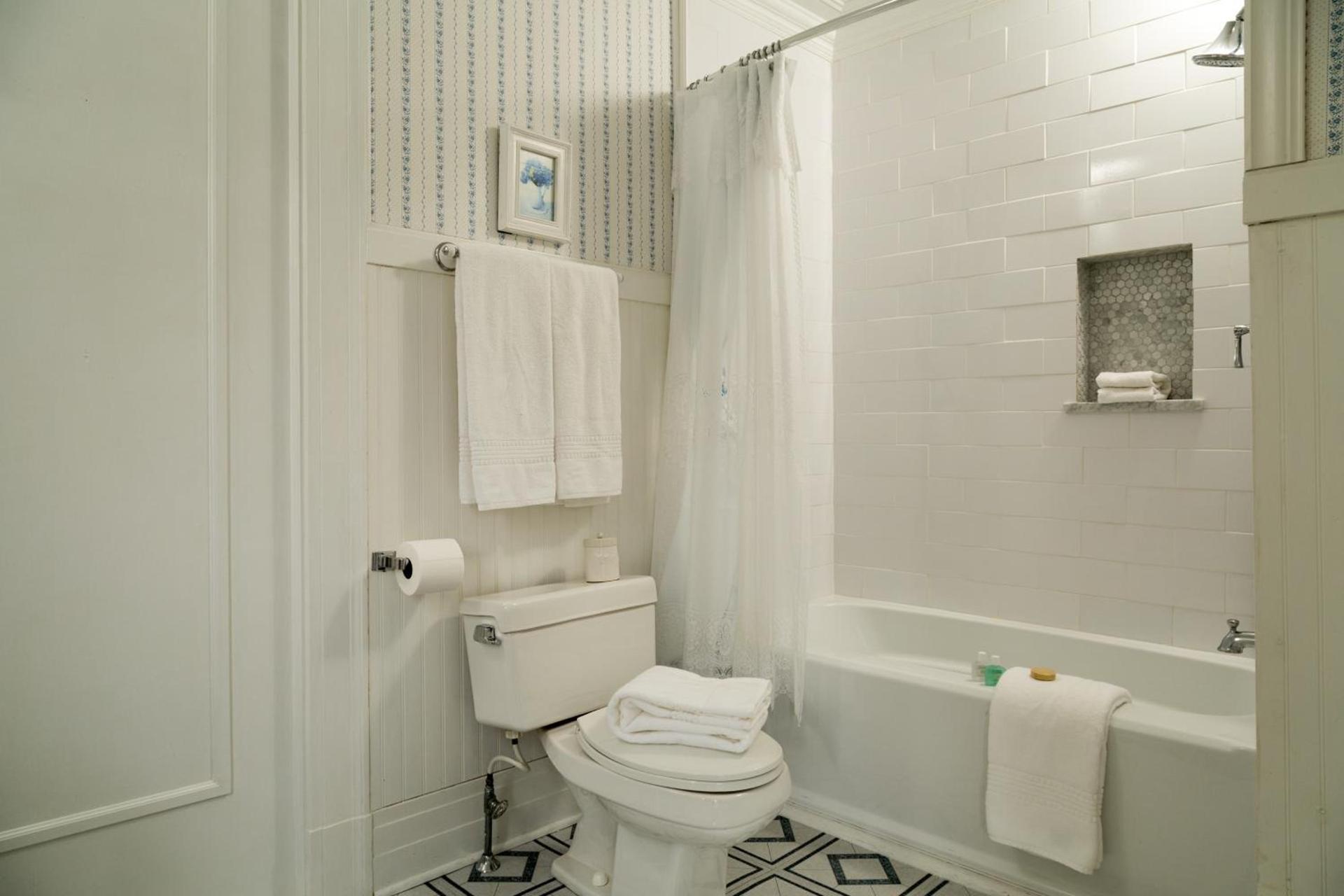 Four Chimneys Inn photo 41
