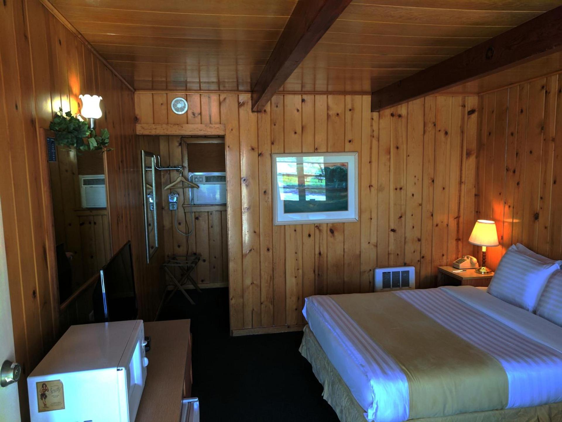 Prospector Motor Lodge photo 12