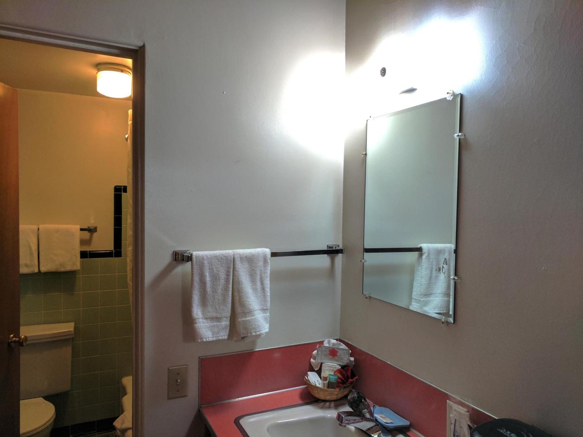 Prospector Motor Lodge photo 11