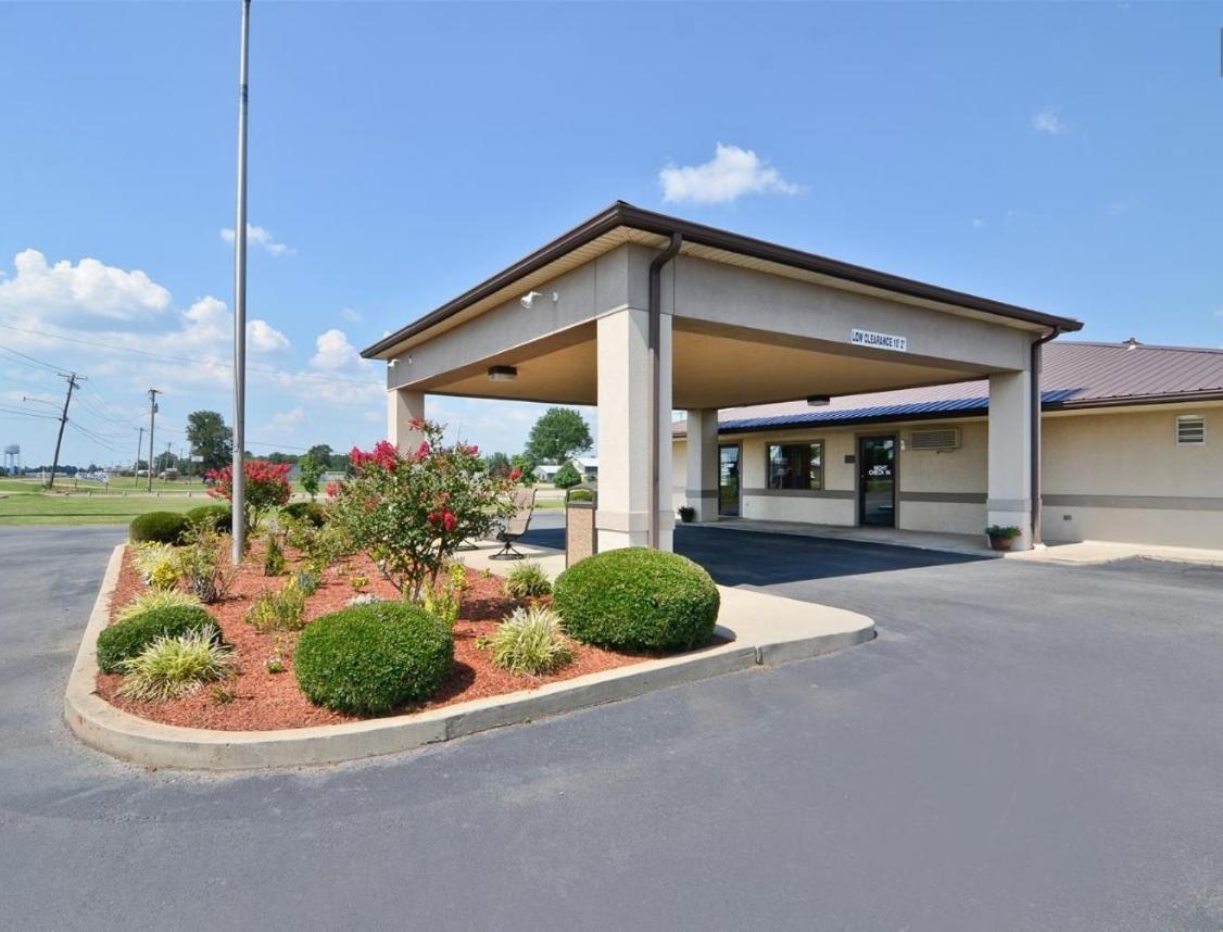 Super 8 by Wyndham McGehee photo 12