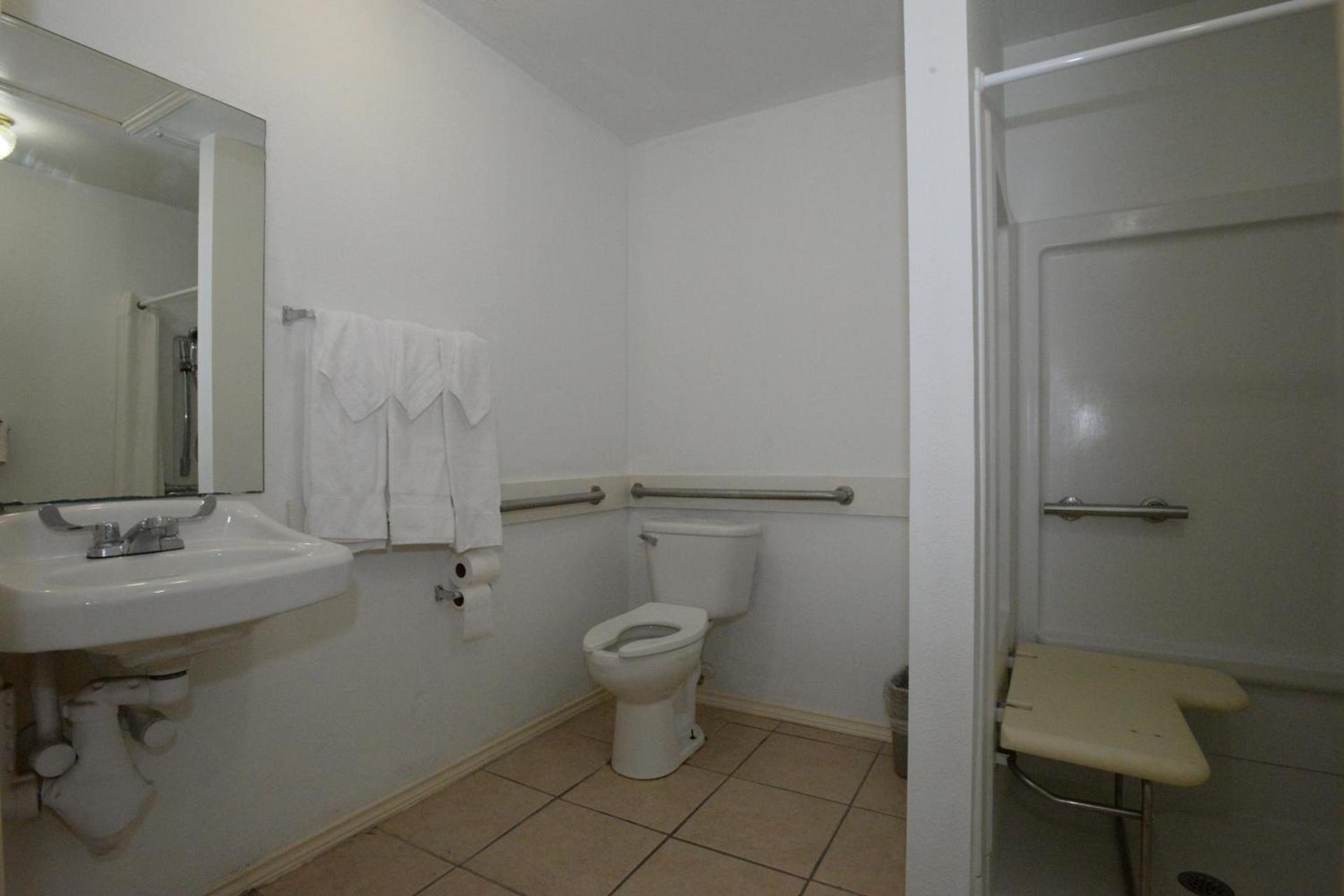 Port Isla Inn photo 30