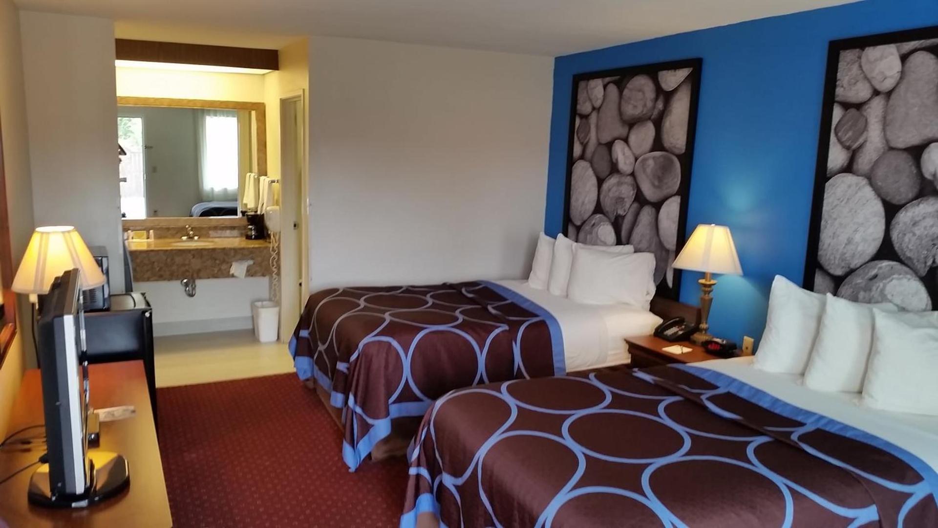 Super 8 by Wyndham McGehee photo 18