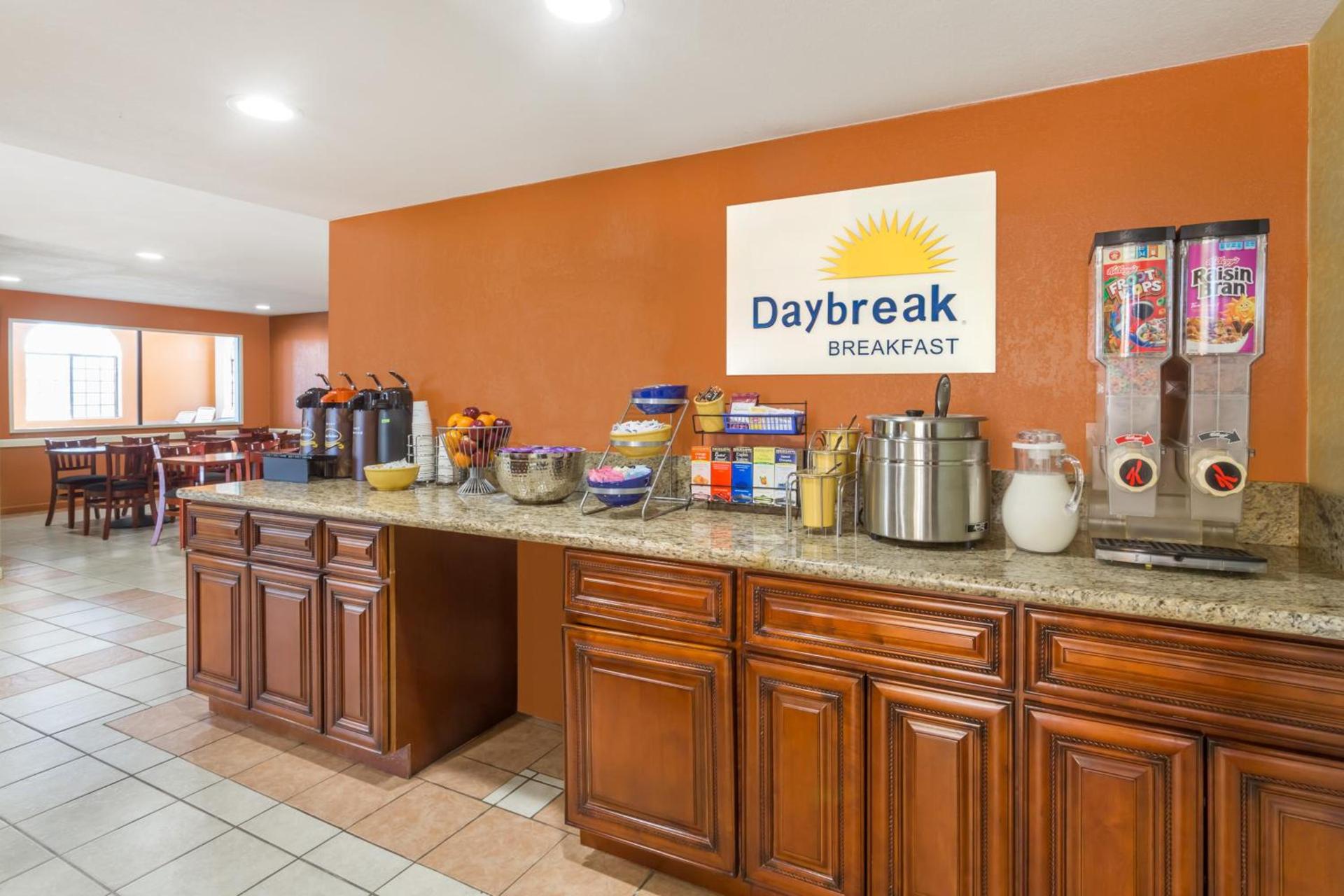 Days Inn by Wyndham Holbrook photo 35