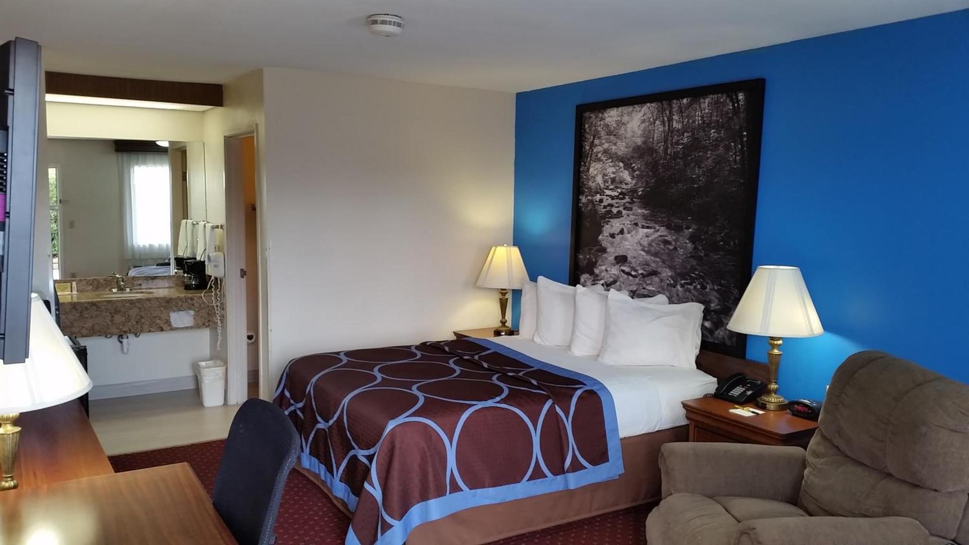 Super 8 by Wyndham McGehee photo 20
