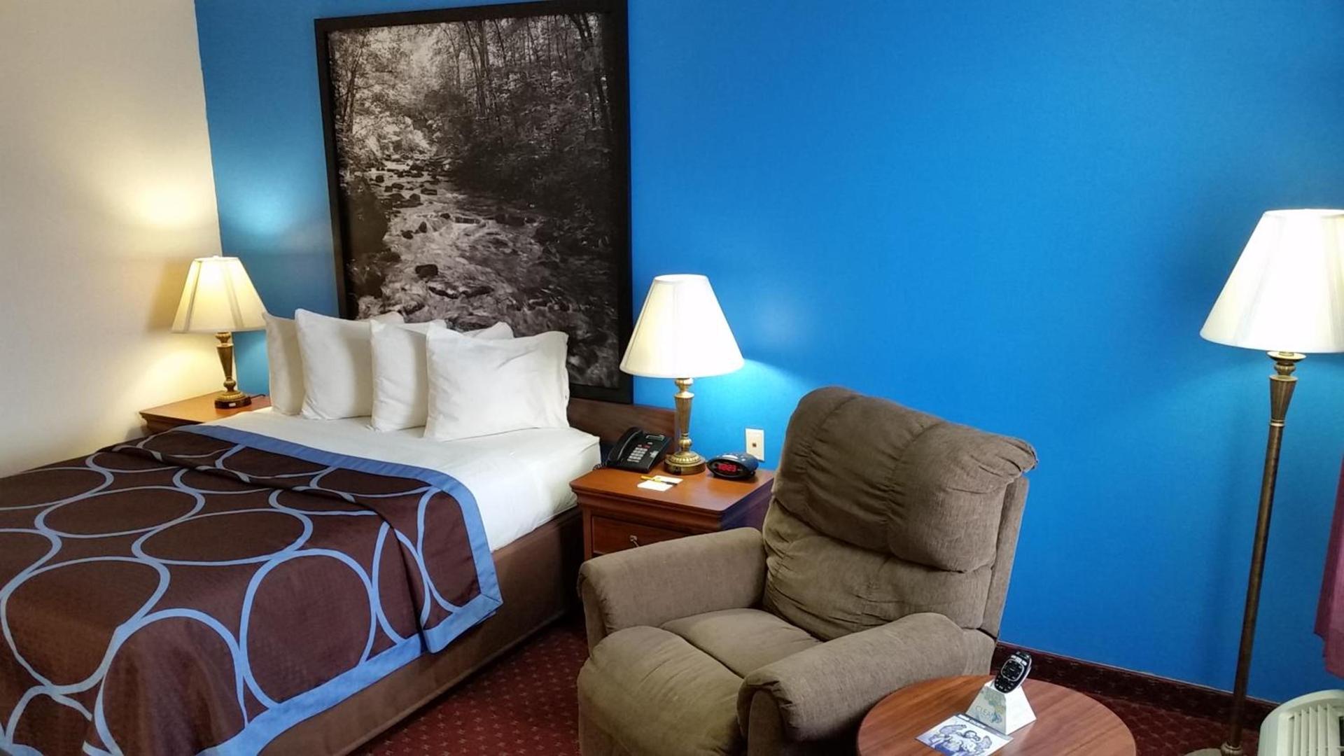 Super 8 by Wyndham McGehee photo 16