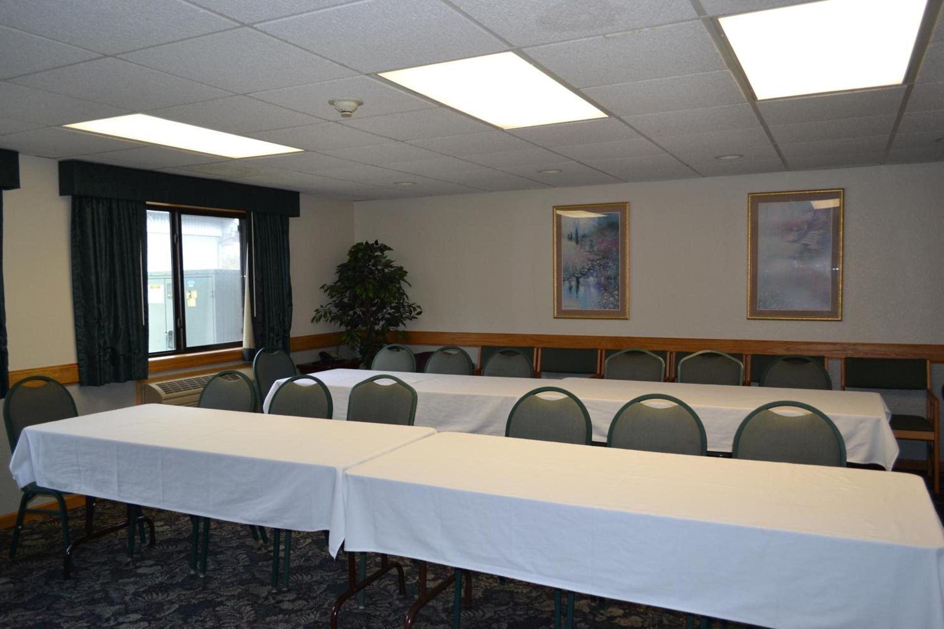 Cobblestone Hotel & Suites - Wisconsin Rapids photo 35