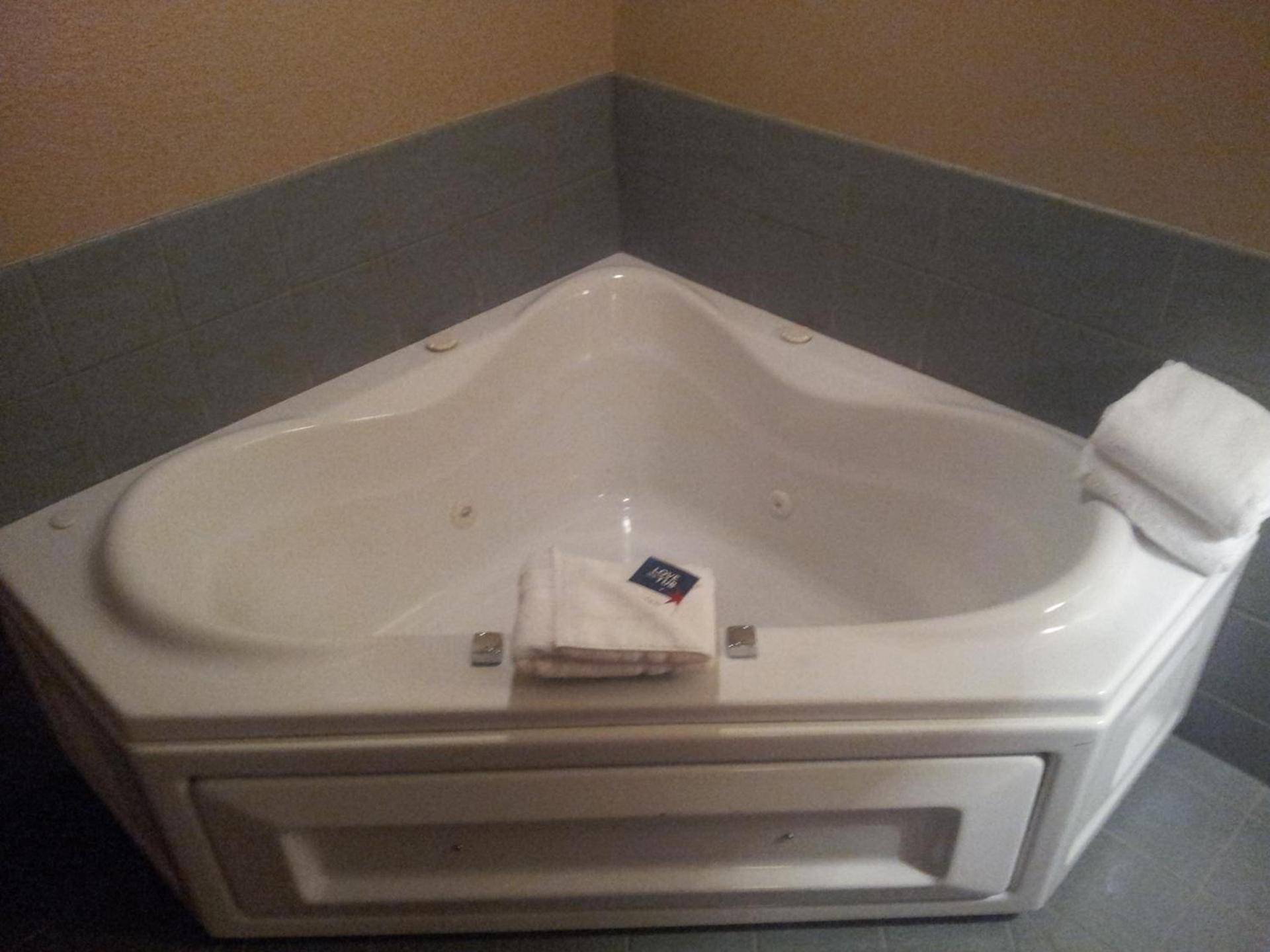 Cobblestone Hotel & Suites - Wisconsin Rapids photo 25