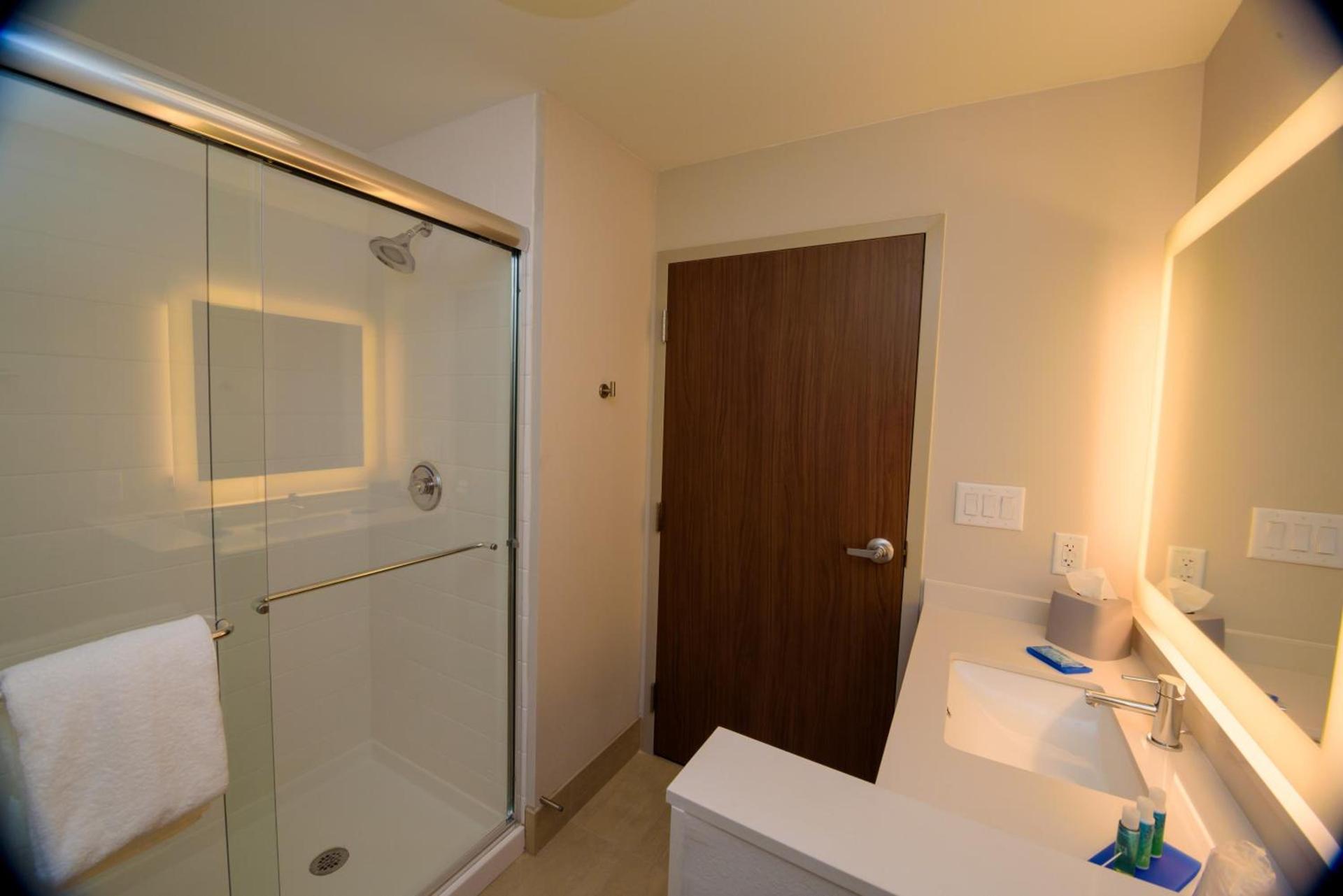 Holiday Inn Express & Suites McKinney - Frisco East by IHG photo 7