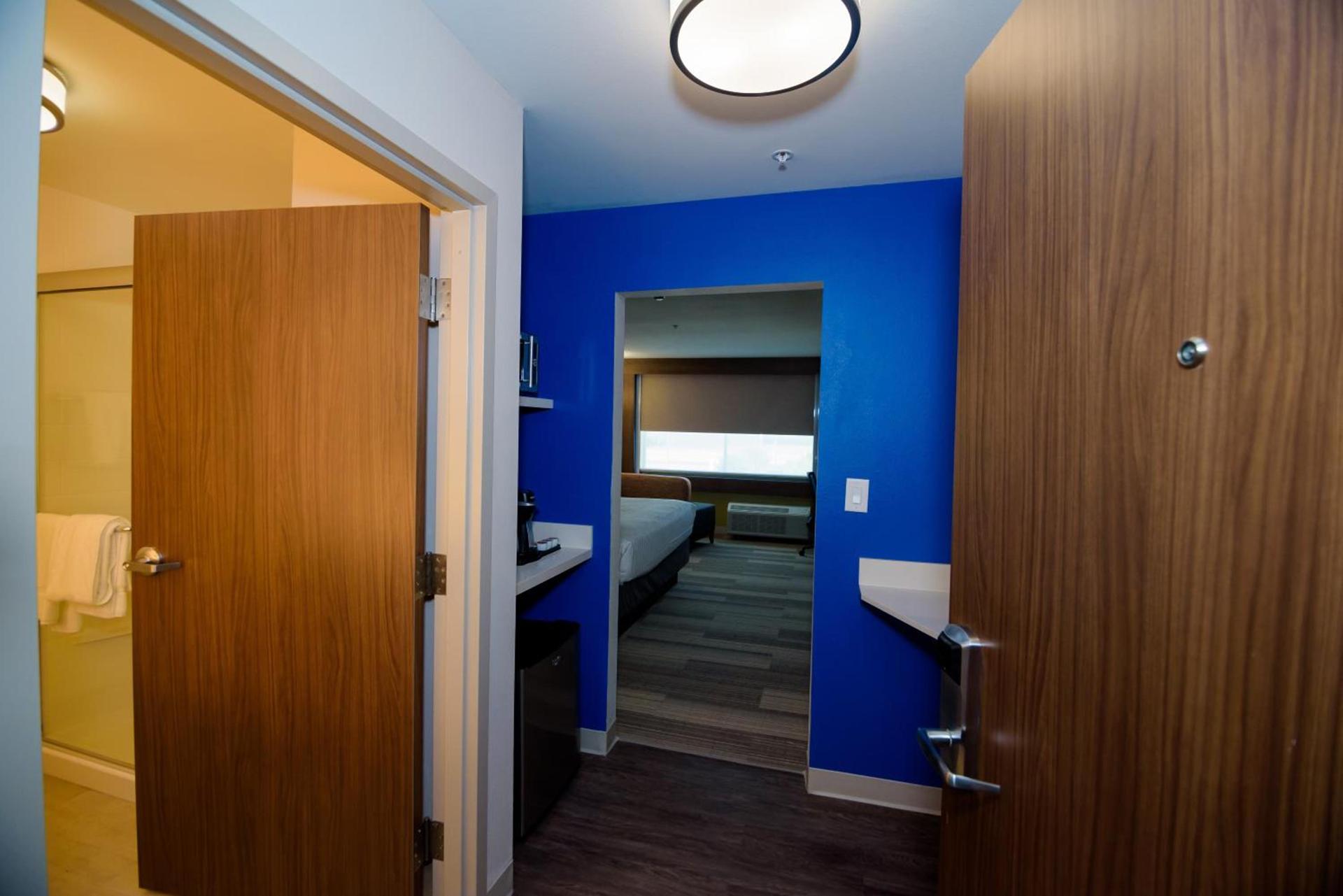Holiday Inn Express & Suites McKinney - Frisco East by IHG photo 9