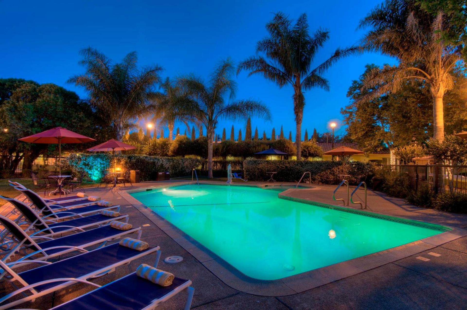 University Park Inn & Suites, an Ascend Collection Hotel photo 3