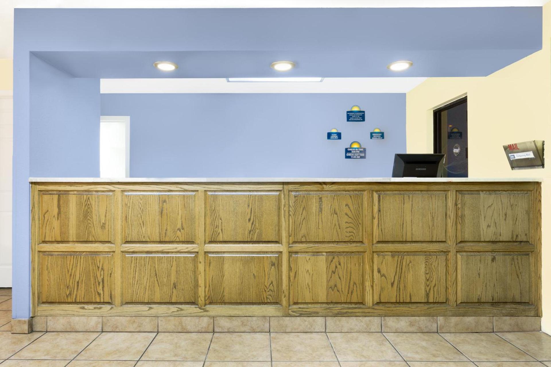 Days Inn by Wyndham Kingman West photo 23