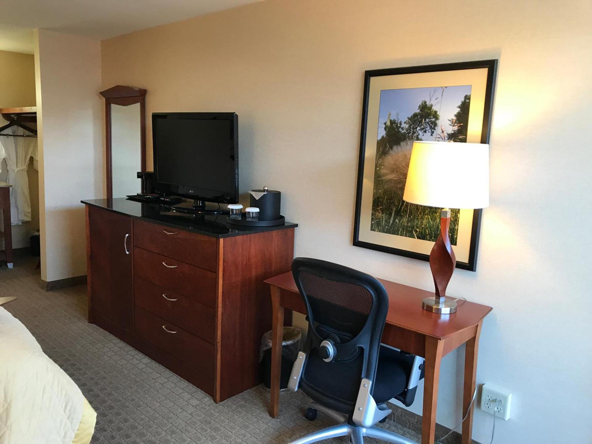 Norfolk Country Inn and Suites photo 11