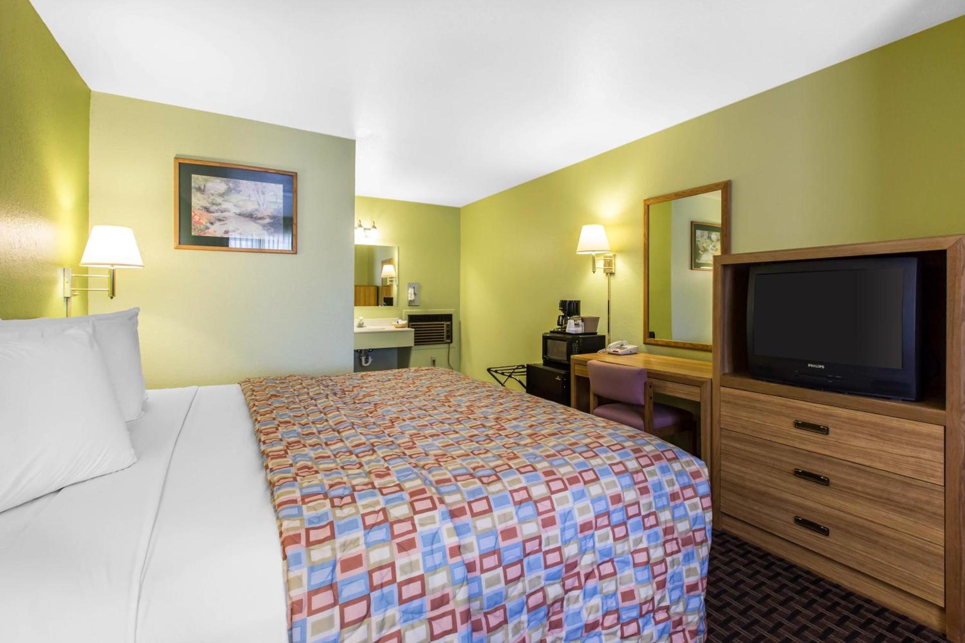 Rodeway Inn Gunnison - Crested Butte photo 24