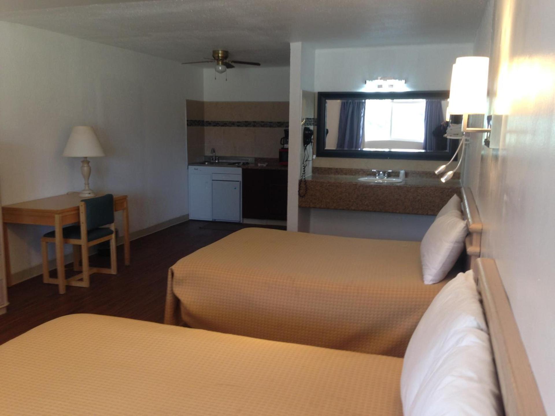 Mount-N-Lake Motel photo 5