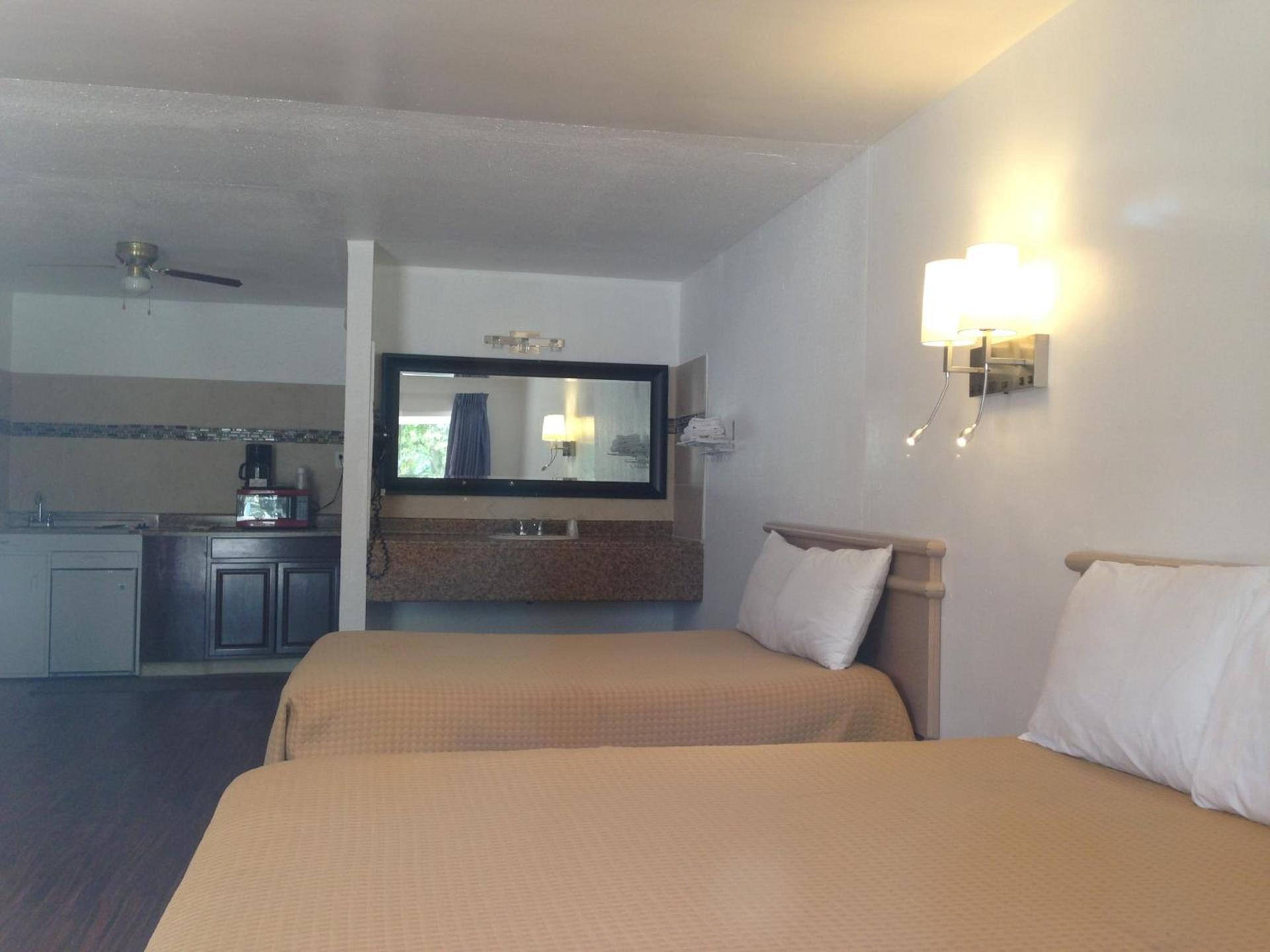 Mount-N-Lake Motel photo 24