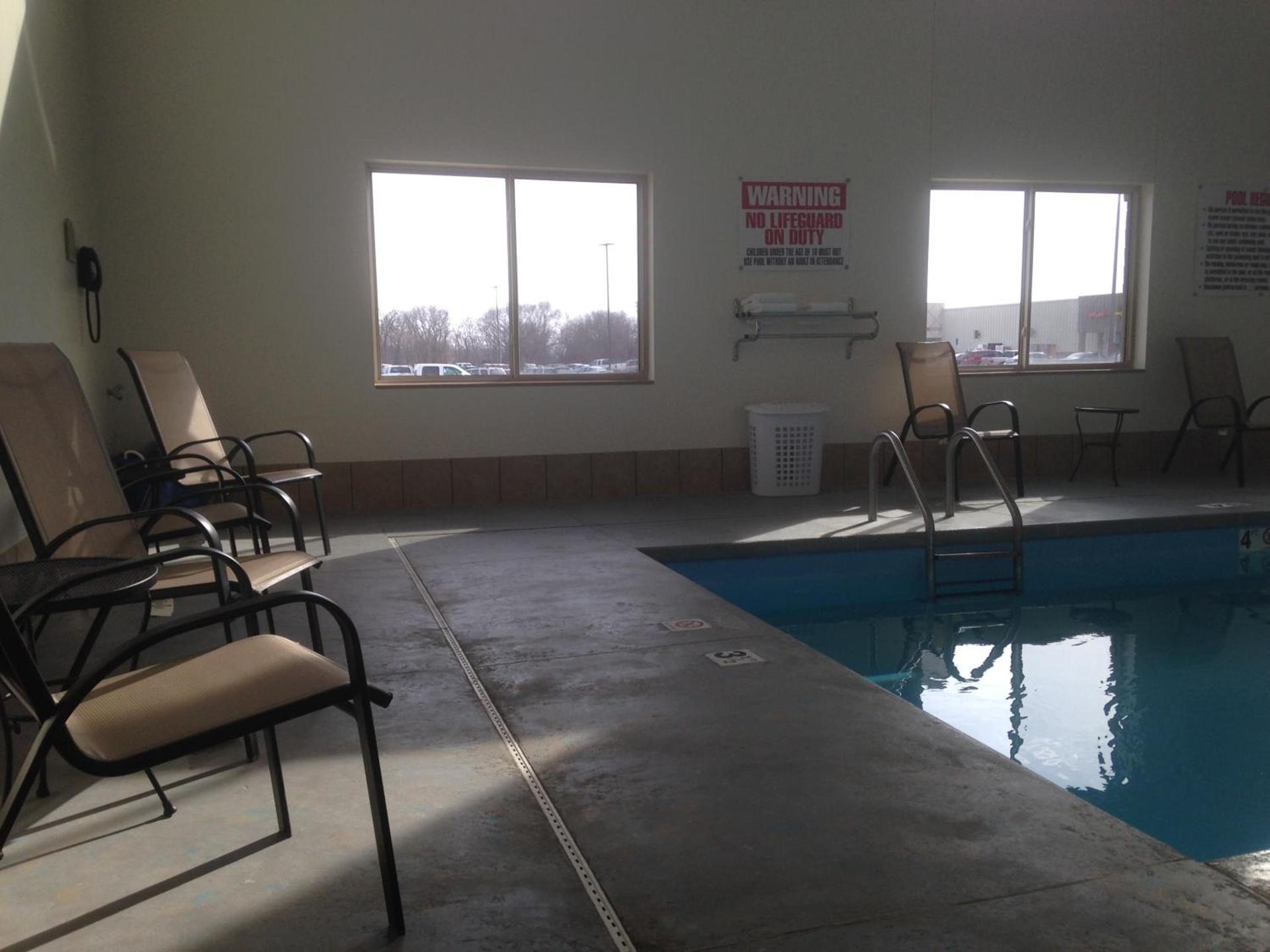 The Edgewood Hotel and Suites photo 32