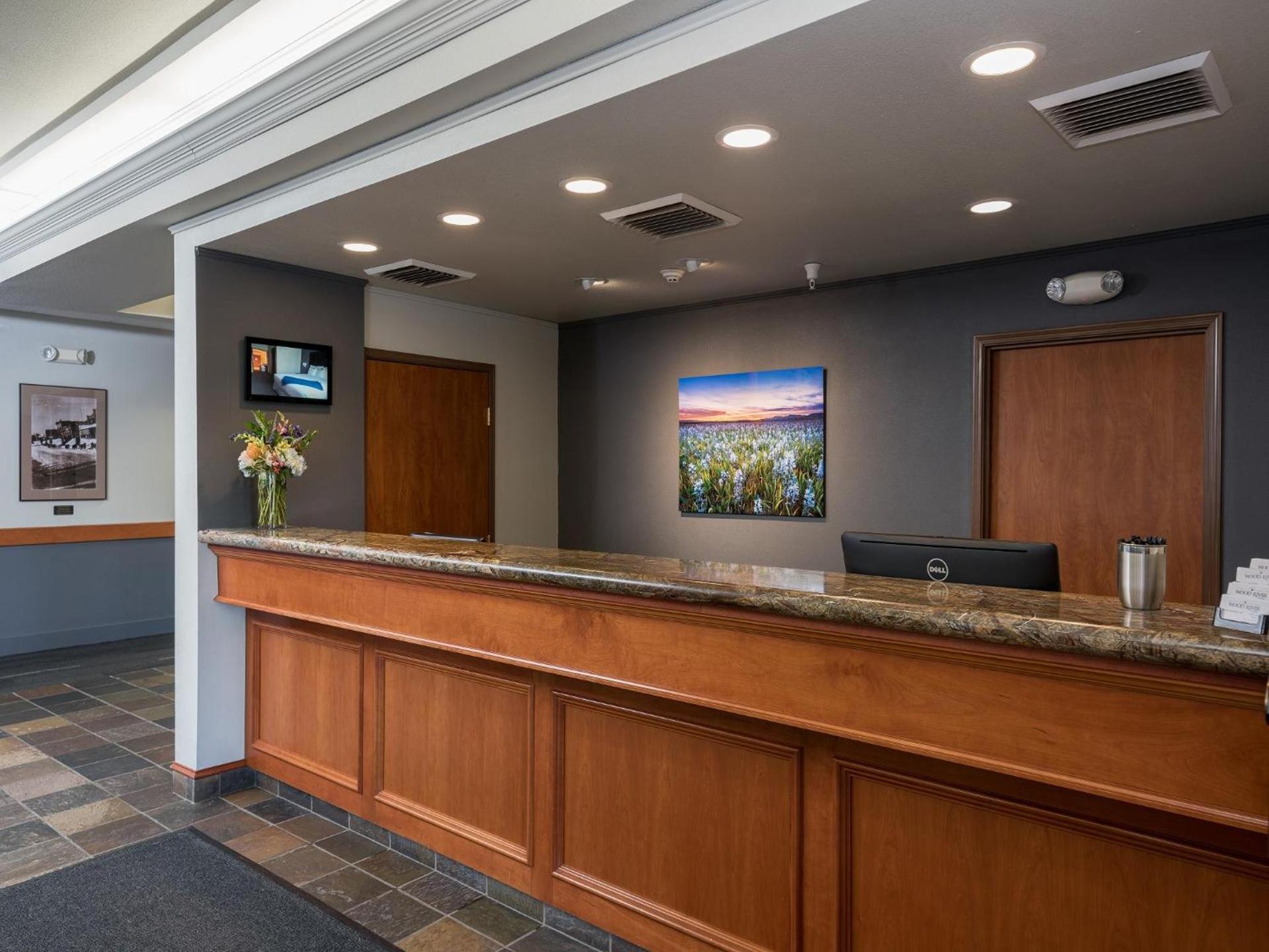 Wood River Inn & Suite photo 16