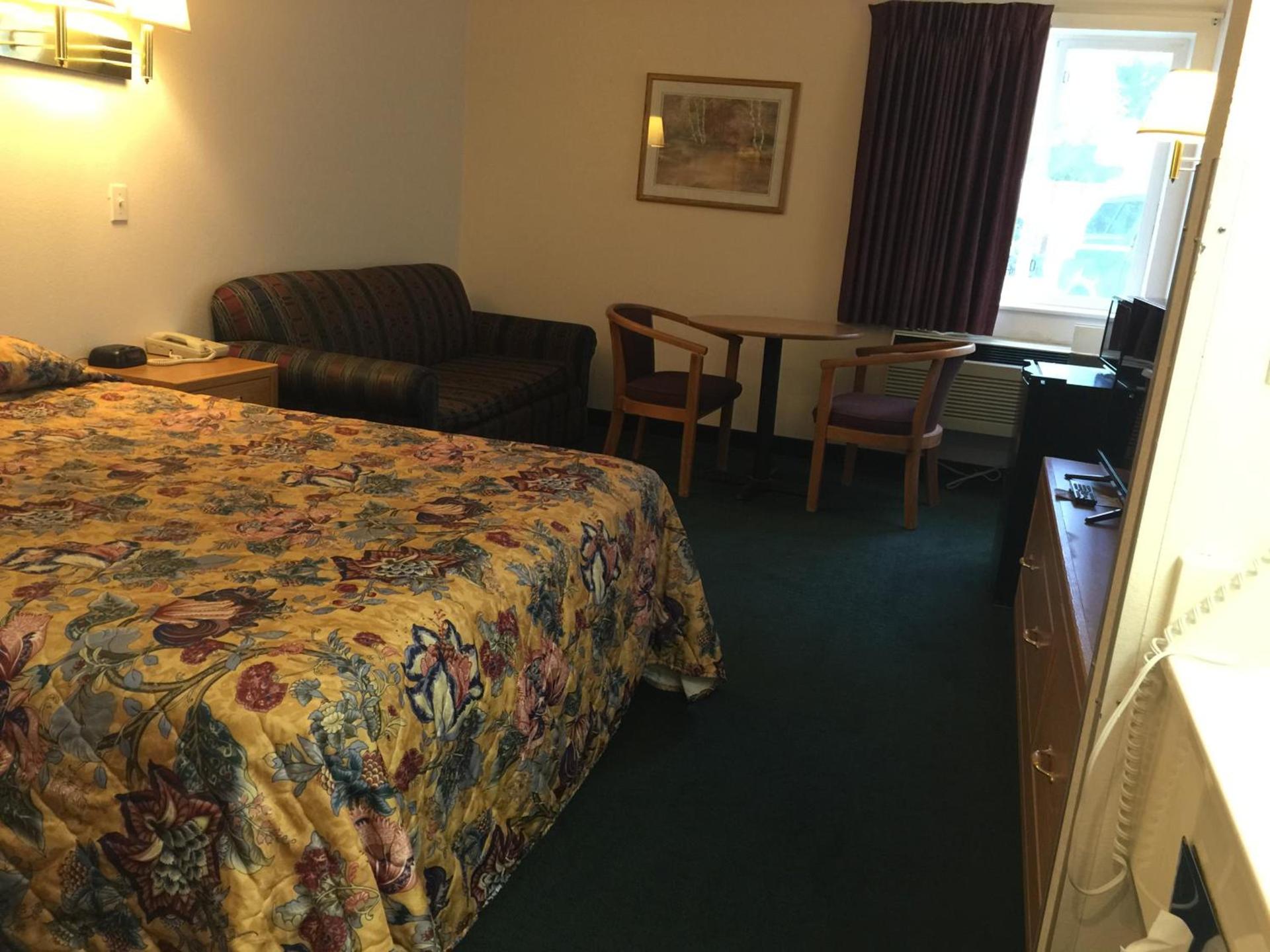 Economy Inn & Suites photo 25