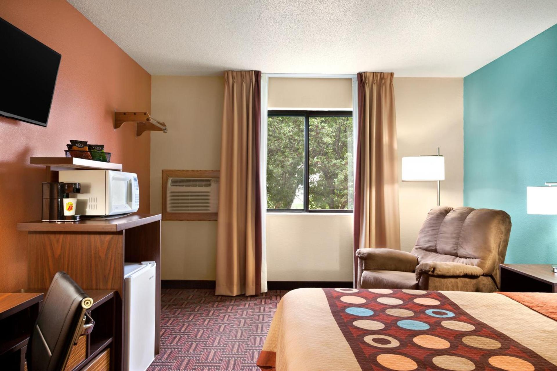 Super 8 by Wyndham Salem photo 22