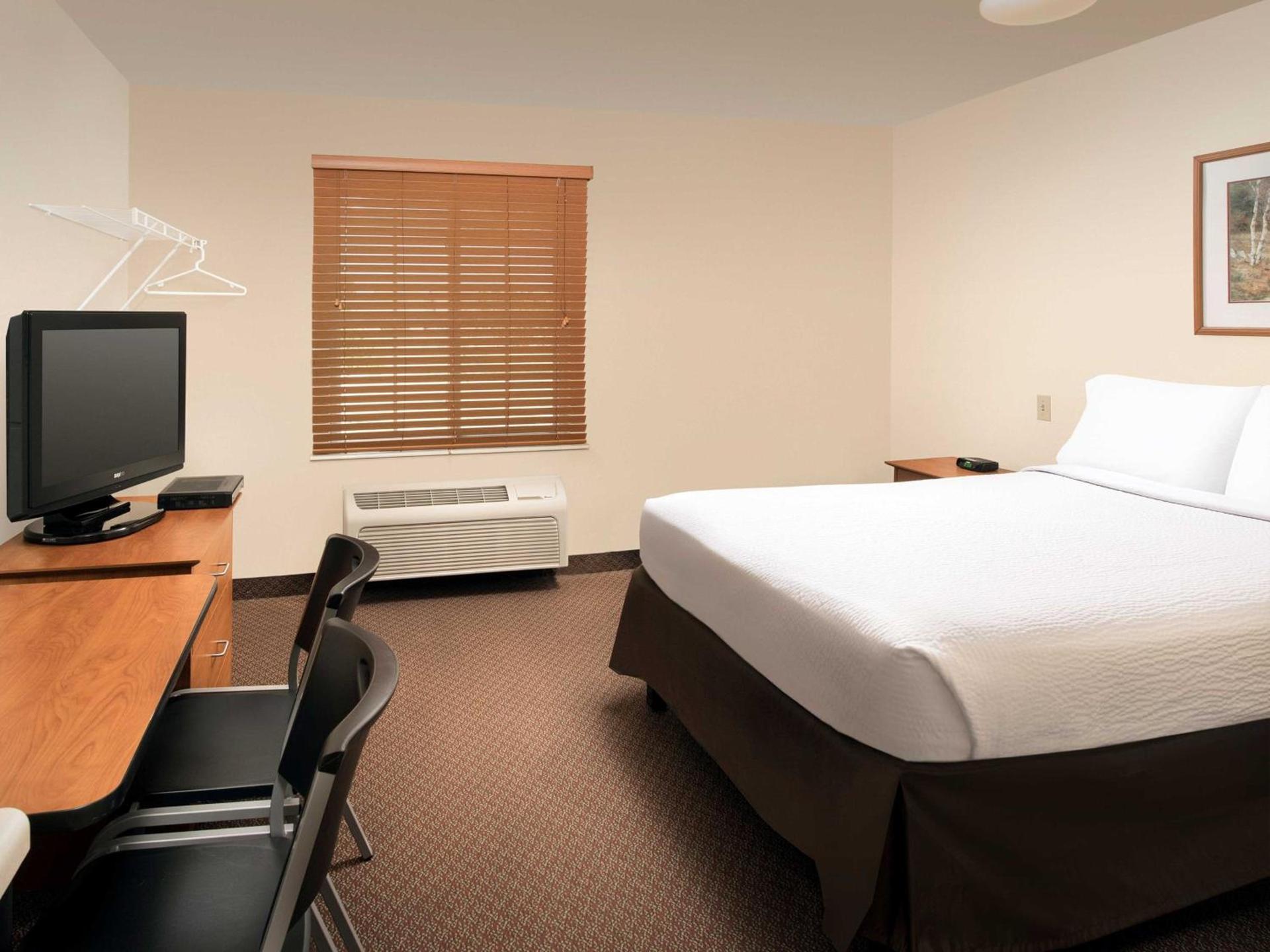 WoodSpring Suites Midland photo 11