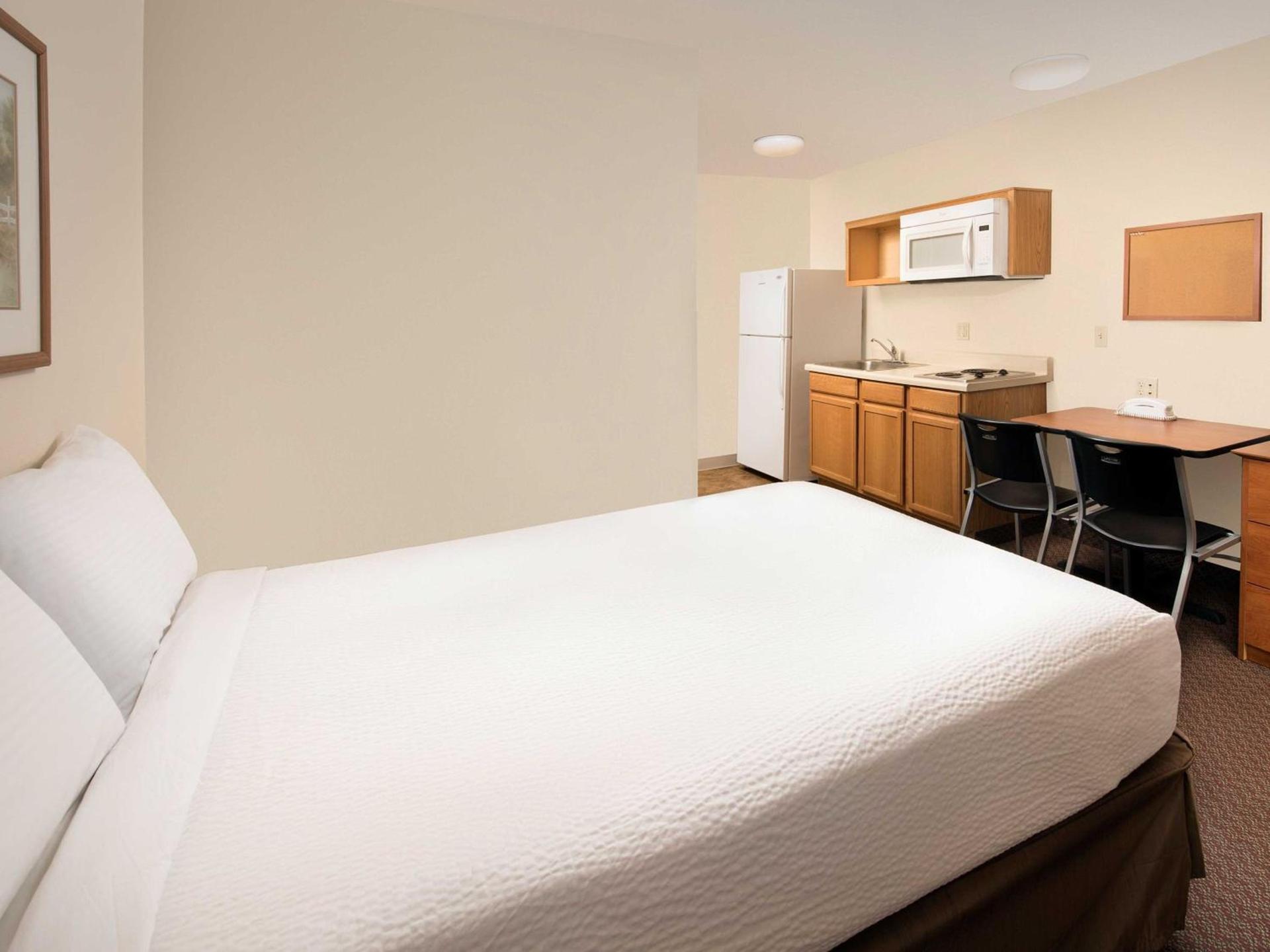 WoodSpring Suites Midland photo 13