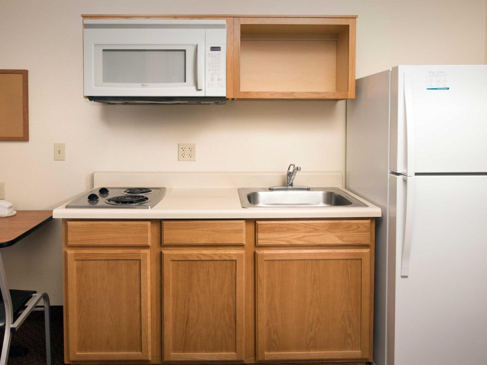 WoodSpring Suites Midland photo 8